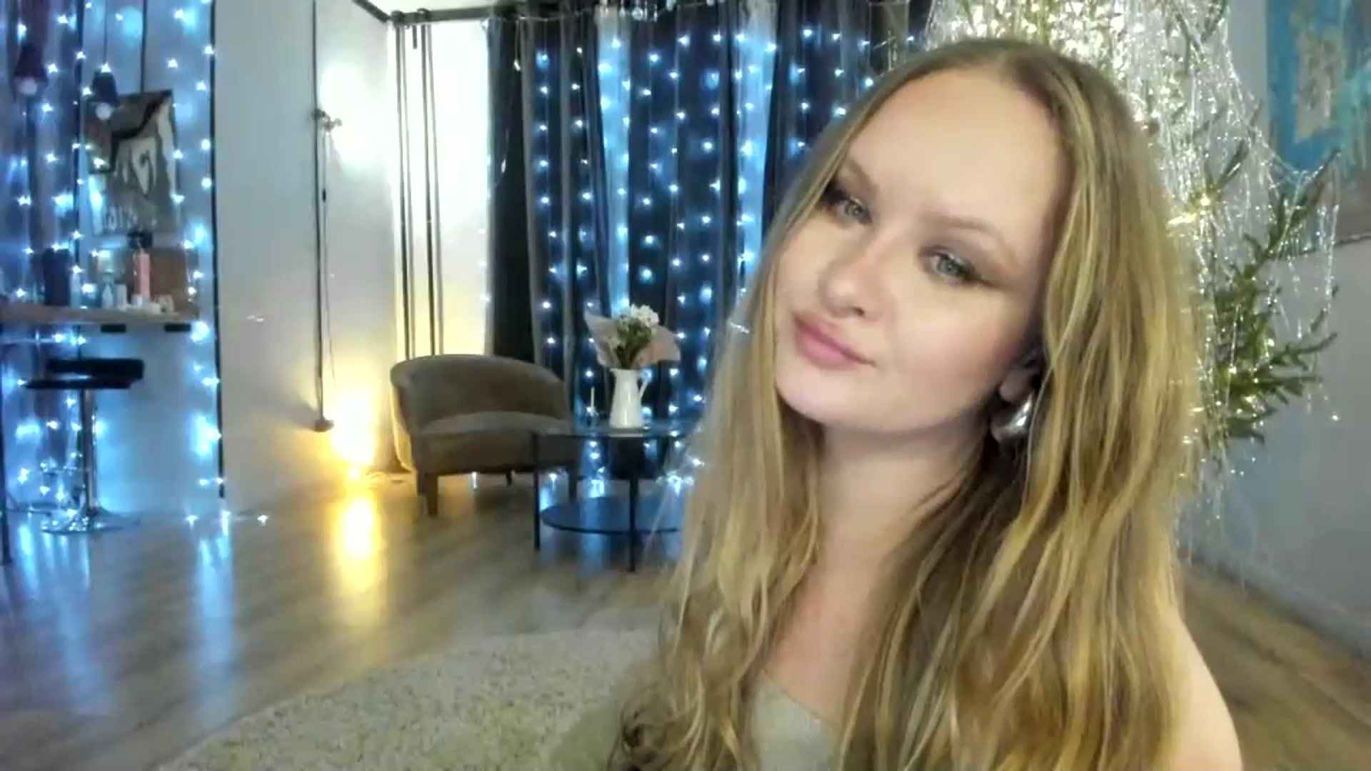 Gallery image thumbnail from F_L_E_U_R's myfreecams stream on, 01/15/2024, 22:54 image 16 of 20