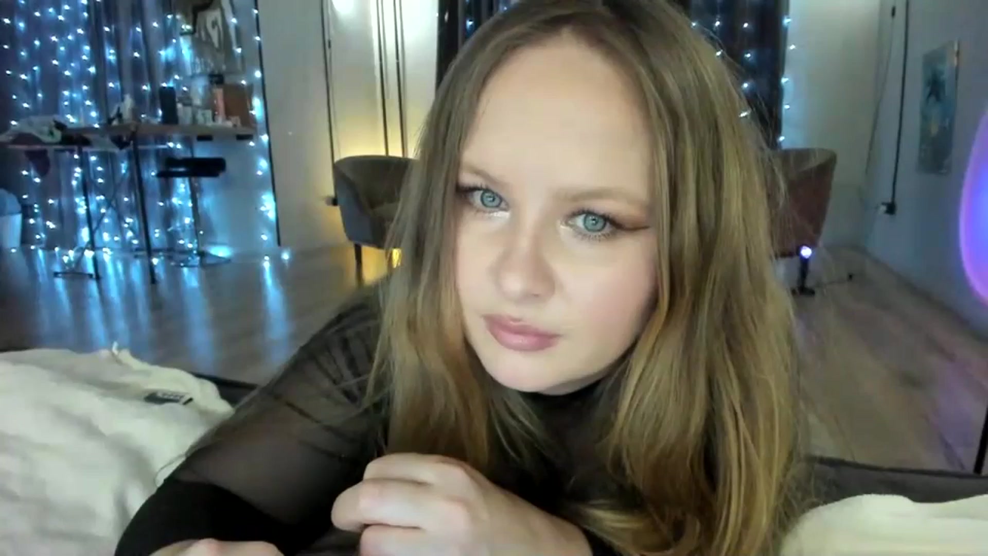 Gallery image thumbnail from F_L_E_U_R's myfreecams stream on, 01/16/2024, 17:51 image 17 of 20