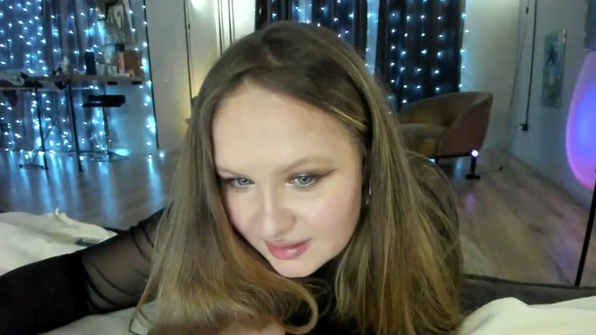 Gallery image thumbnail from F_L_E_U_R's myfreecams stream on, 01/16/2024, 17:51 image 15 of 20
