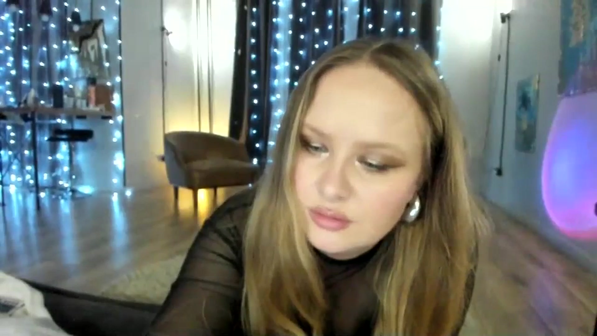 Gallery image thumbnail from F_L_E_U_R's myfreecams stream on, 01/16/2024, 18:51 image 10 of 20