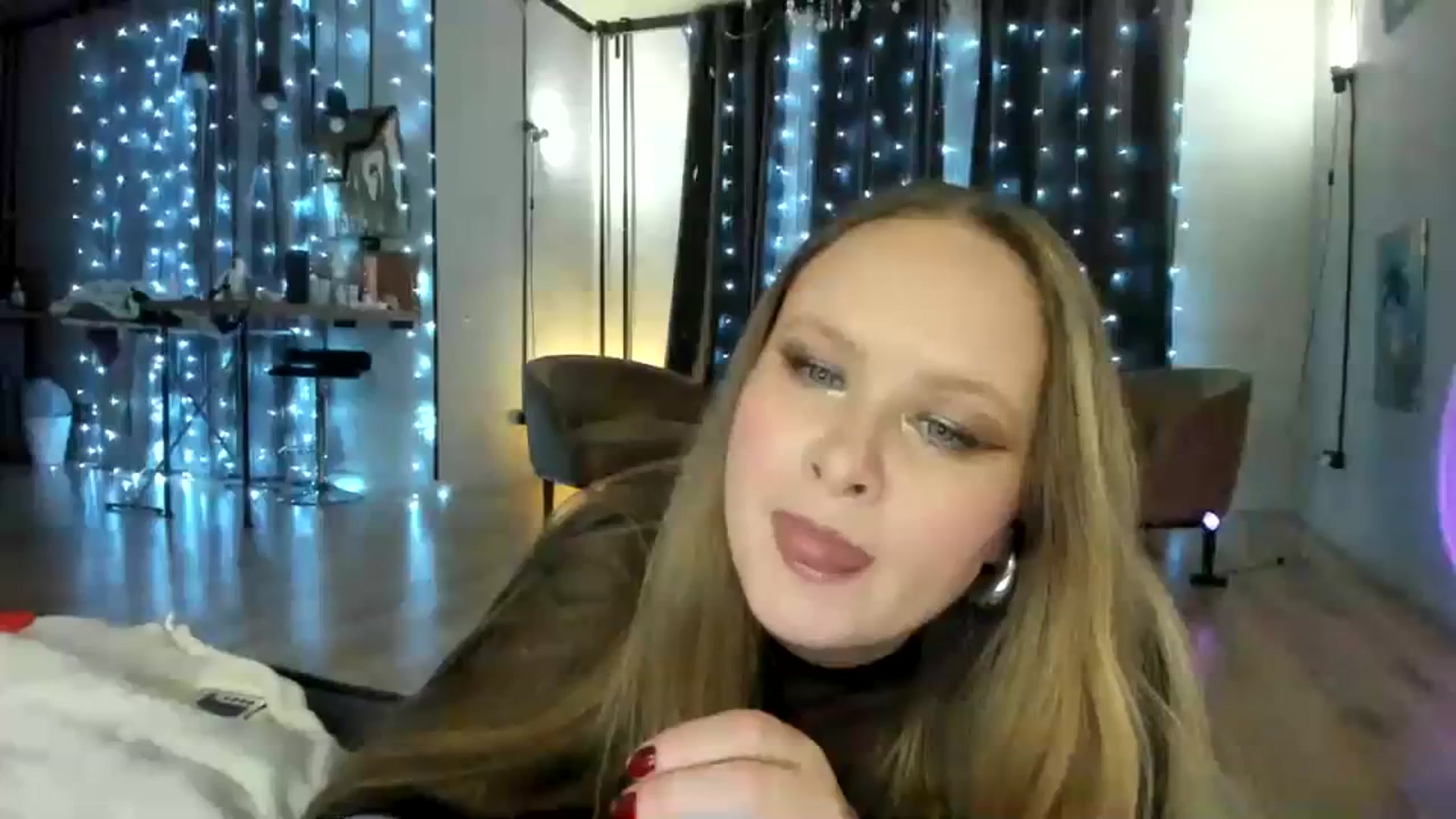 Gallery image thumbnail from F_L_E_U_R's myfreecams stream on, 01/16/2024, 18:51 image 1 of 20