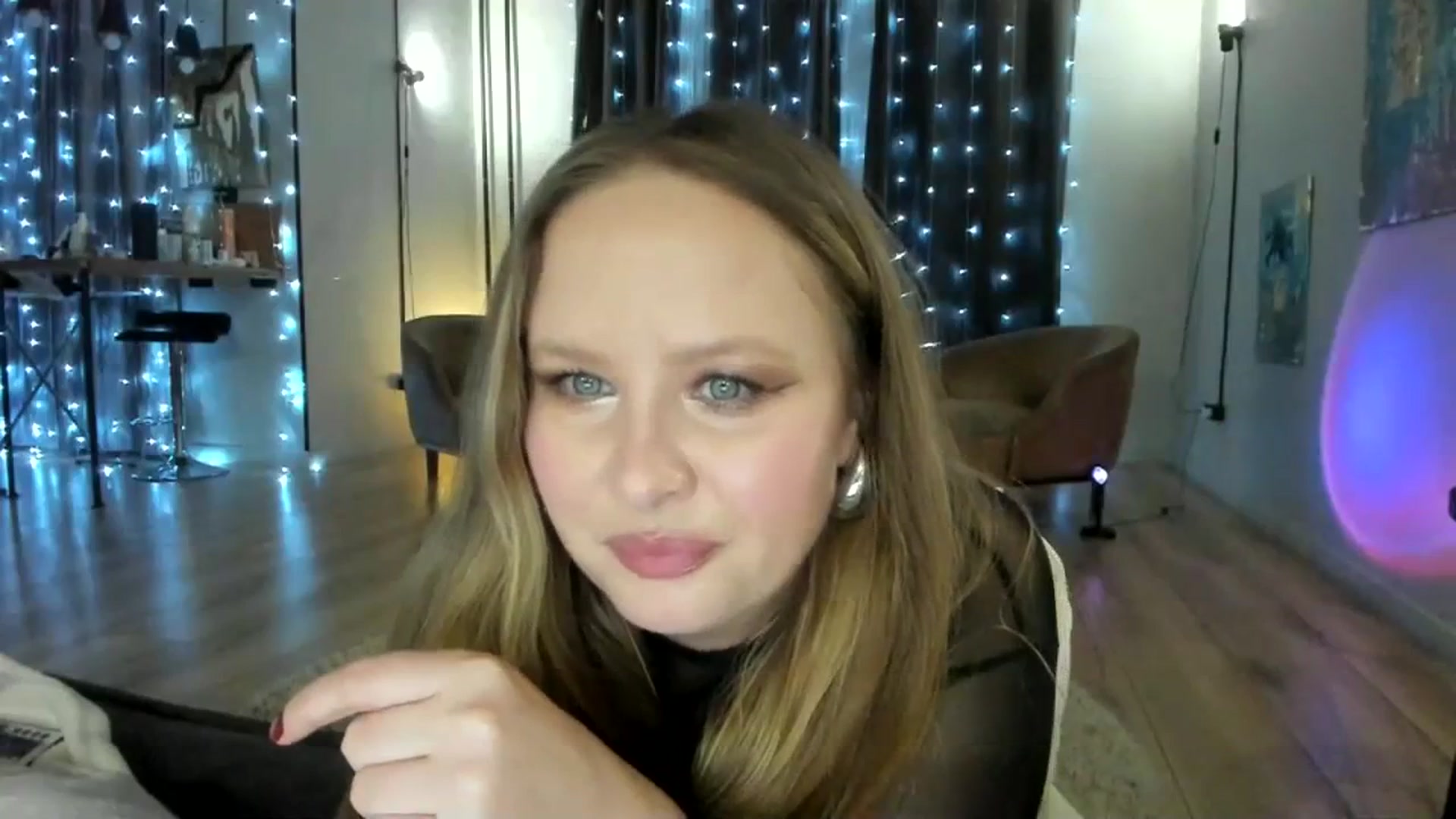 Gallery image thumbnail from F_L_E_U_R's myfreecams stream on, 01/16/2024, 18:51 image 8 of 20