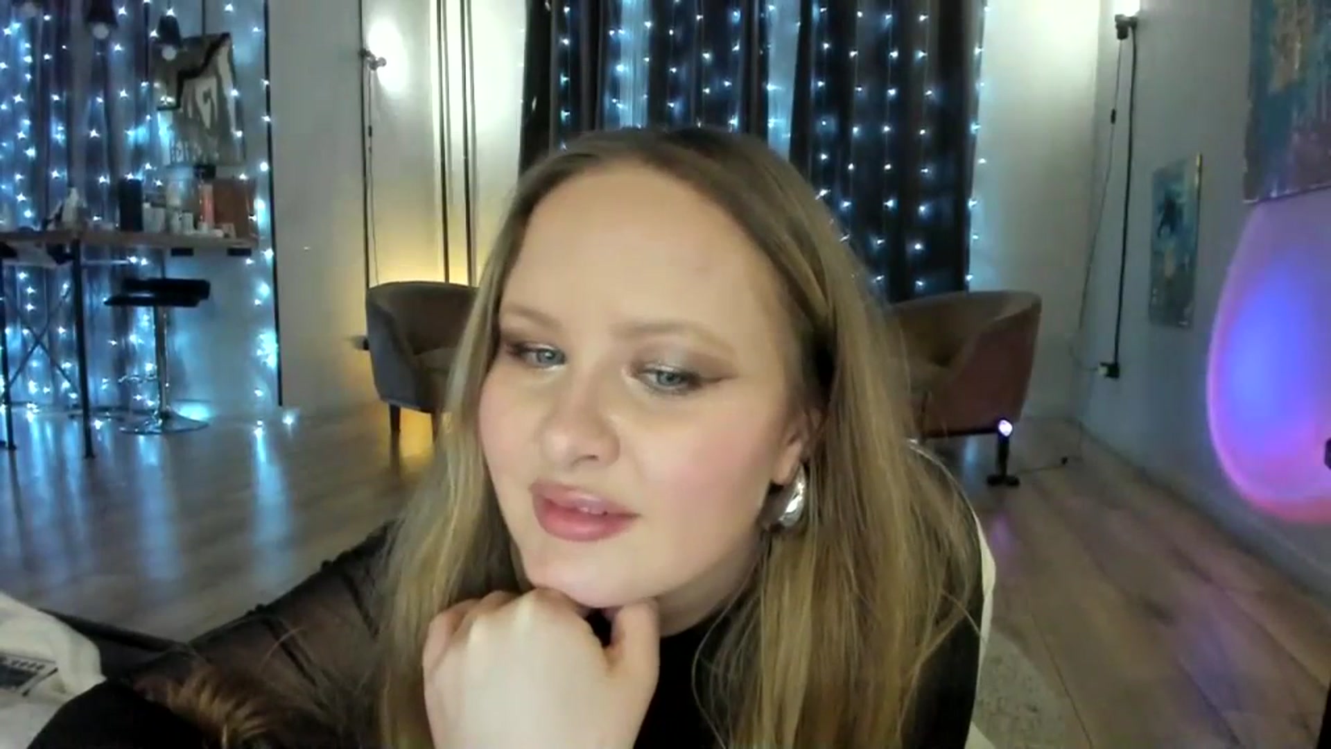 Gallery image thumbnail from F_L_E_U_R's myfreecams stream on, 01/16/2024, 18:51 image 9 of 20