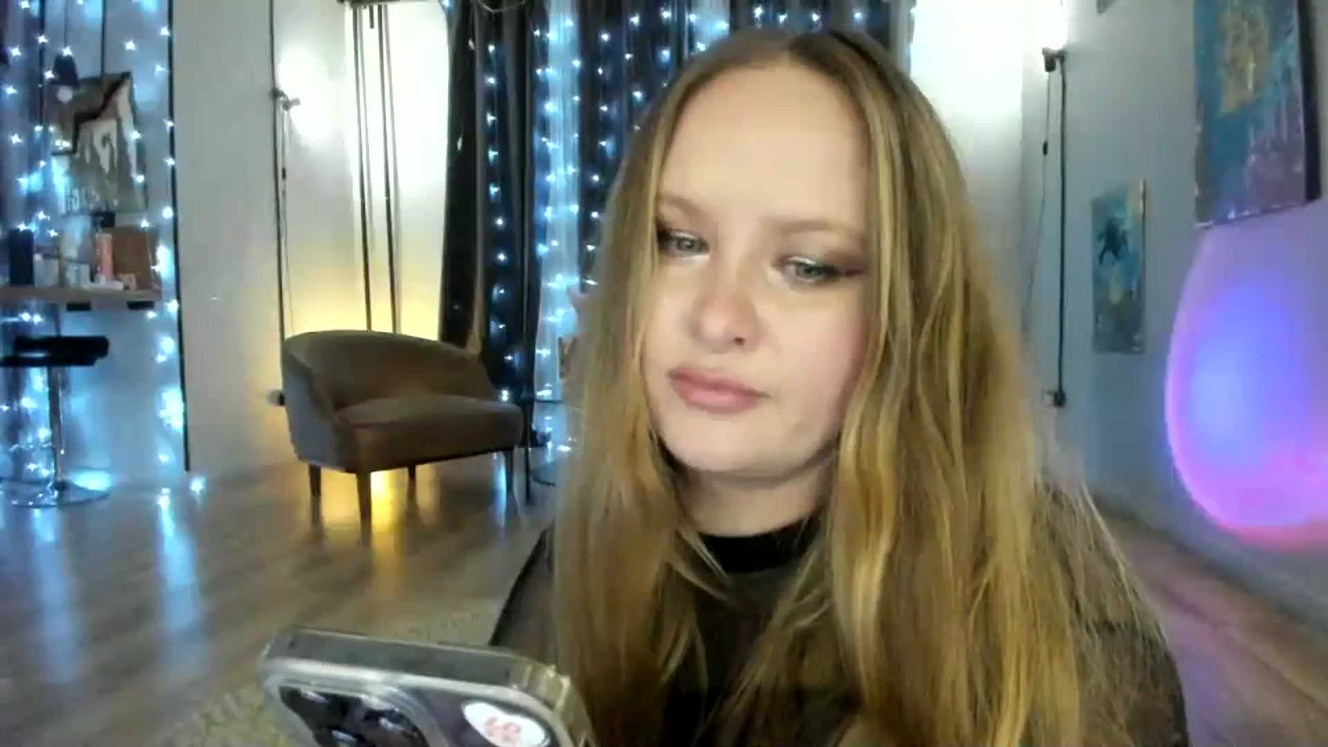 Gallery image thumbnail from F_L_E_U_R's myfreecams stream on, 01/16/2024, 22:01 image 13 of 20