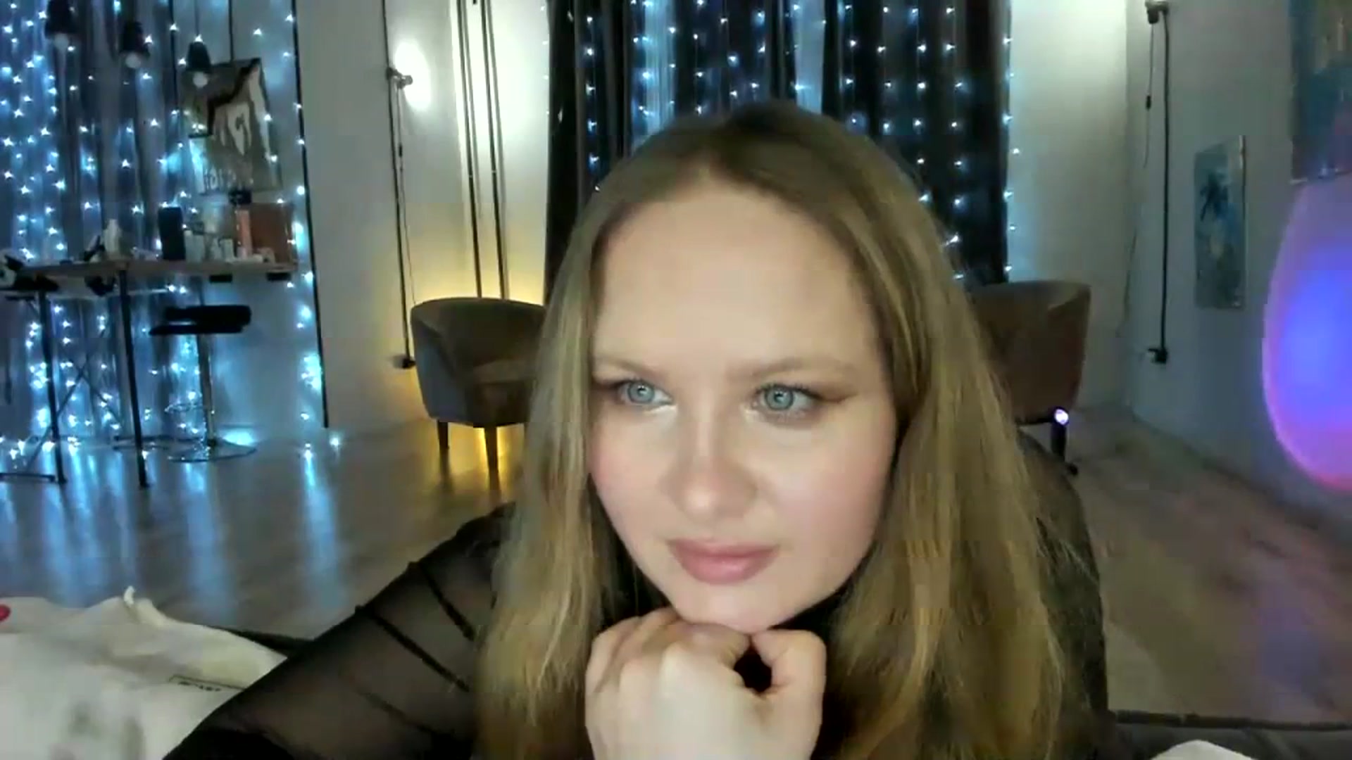 Gallery image thumbnail from F_L_E_U_R's myfreecams stream on, 01/16/2024, 22:01 image 8 of 20
