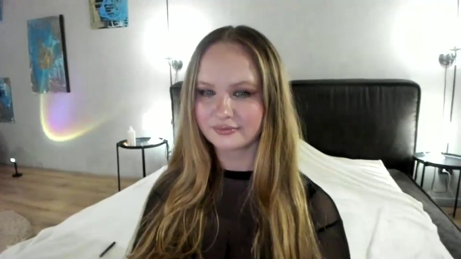 Gallery image thumbnail from F_L_E_U_R's myfreecams stream on, 01/18/2024, 21:30 image 18 of 20