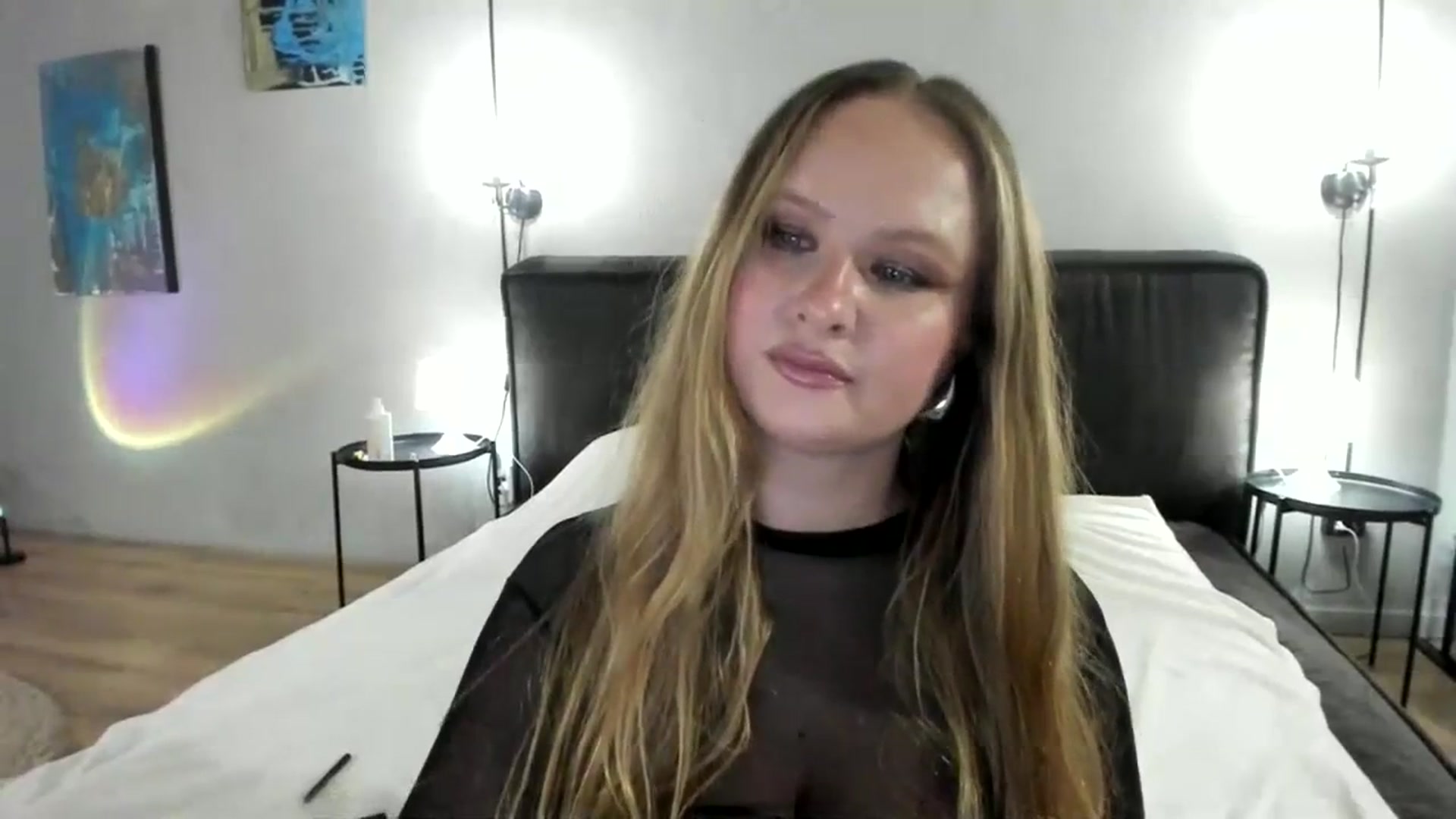 Gallery image thumbnail from F_L_E_U_R's myfreecams stream on, 01/18/2024, 21:30 image 16 of 20