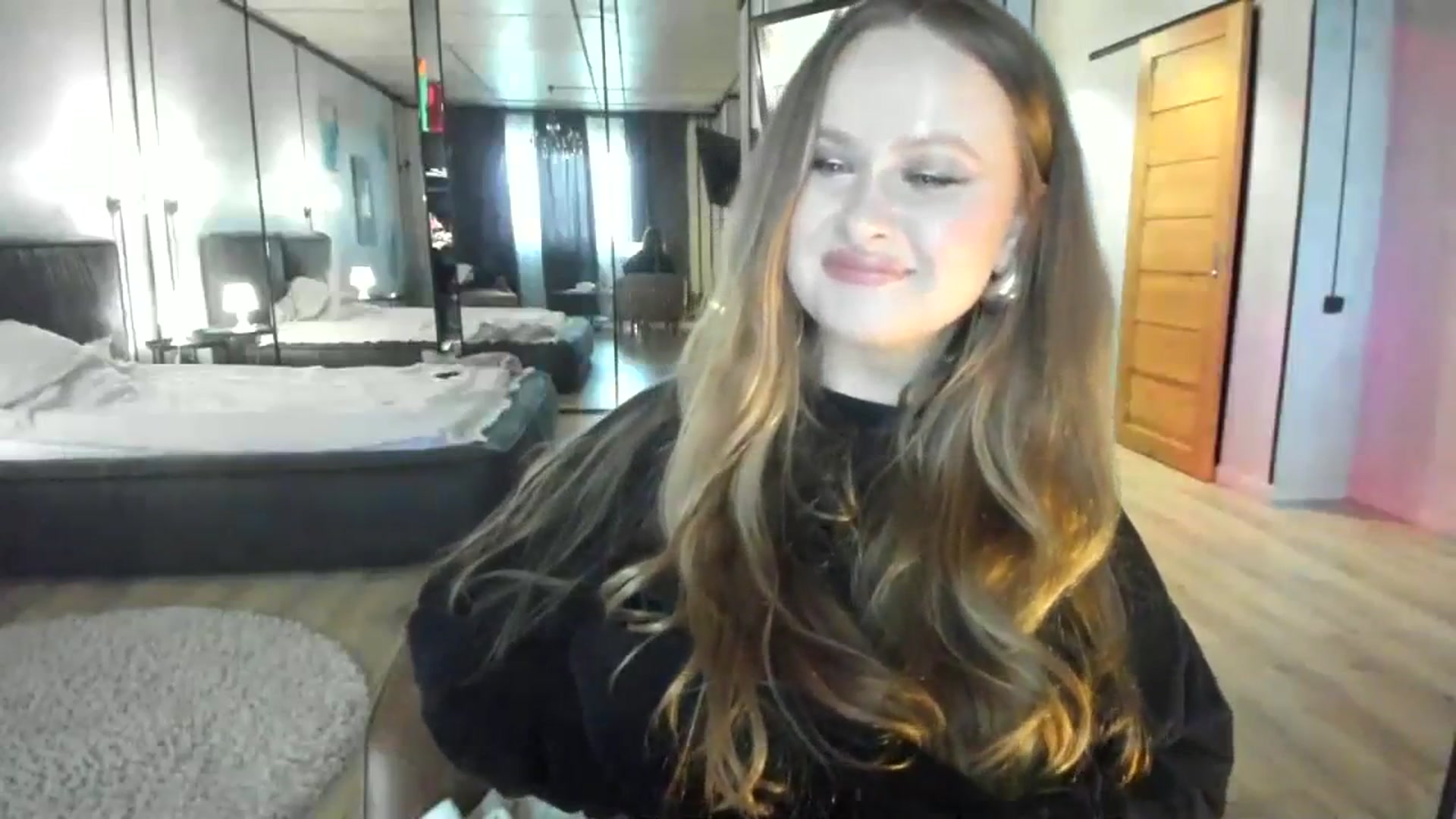 Gallery image thumbnail from F_L_E_U_R's myfreecams stream on, 02/25/2024, 13:29 image 5 of 20