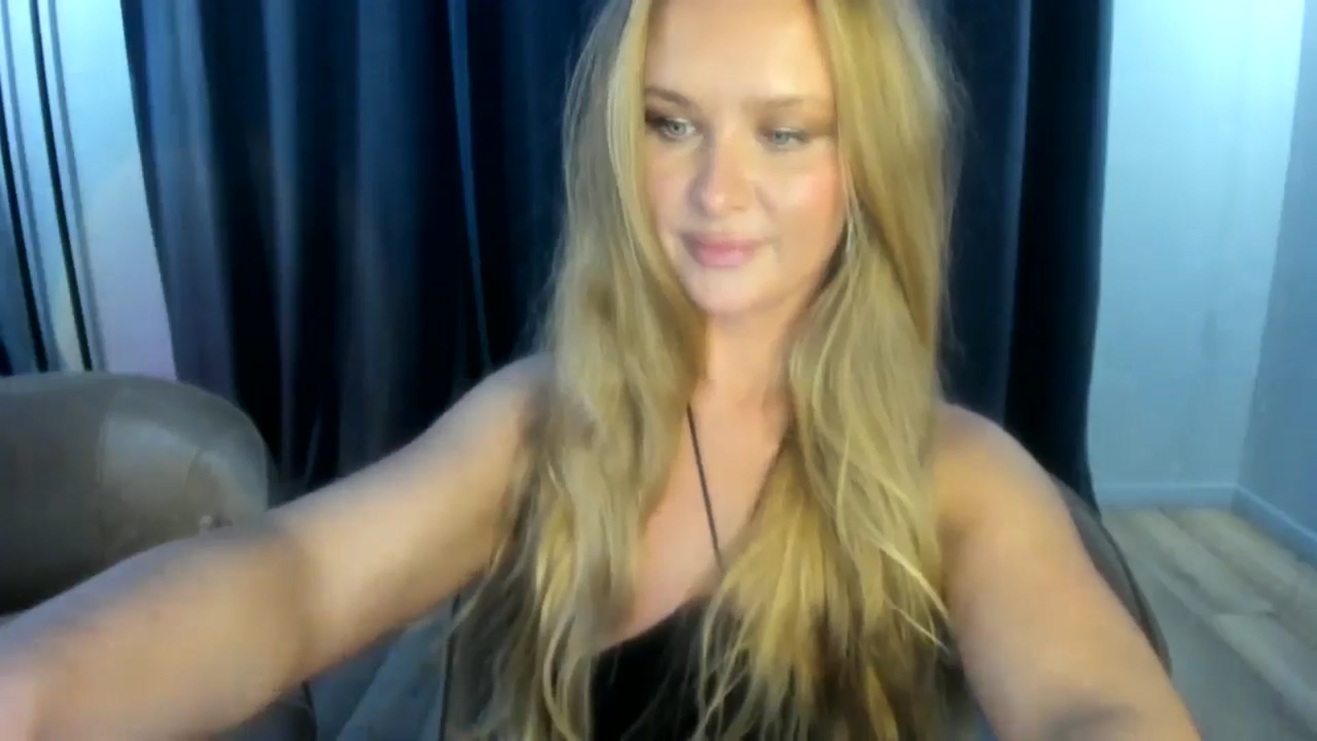 Gallery image thumbnail from F_L_E_U_R's myfreecams stream on, 12/26/2024, 24:02 image 7 of 20