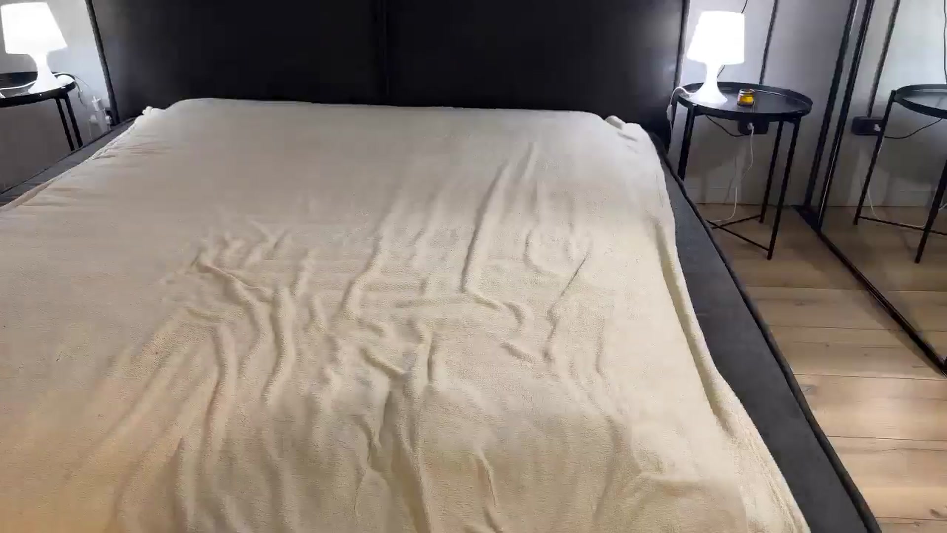 Gallery image thumbnail from F_L_E_U_R's myfreecams stream on, 05/19/2025, 17:52 image 2 of 20