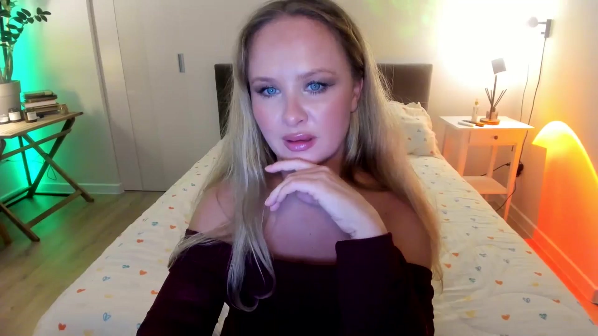 Gallery image thumbnail from F_L_E_U_R's myfreecams stream on, 10/27/2025, 24:48 image 16 of 20