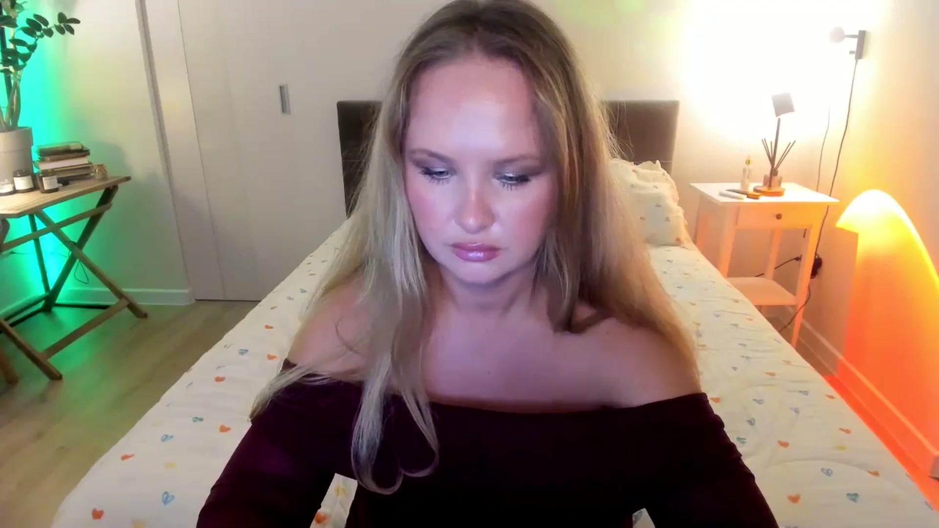 Gallery image thumbnail from F_L_E_U_R's myfreecams stream on, 10/27/2025, 24:48 image 14 of 20