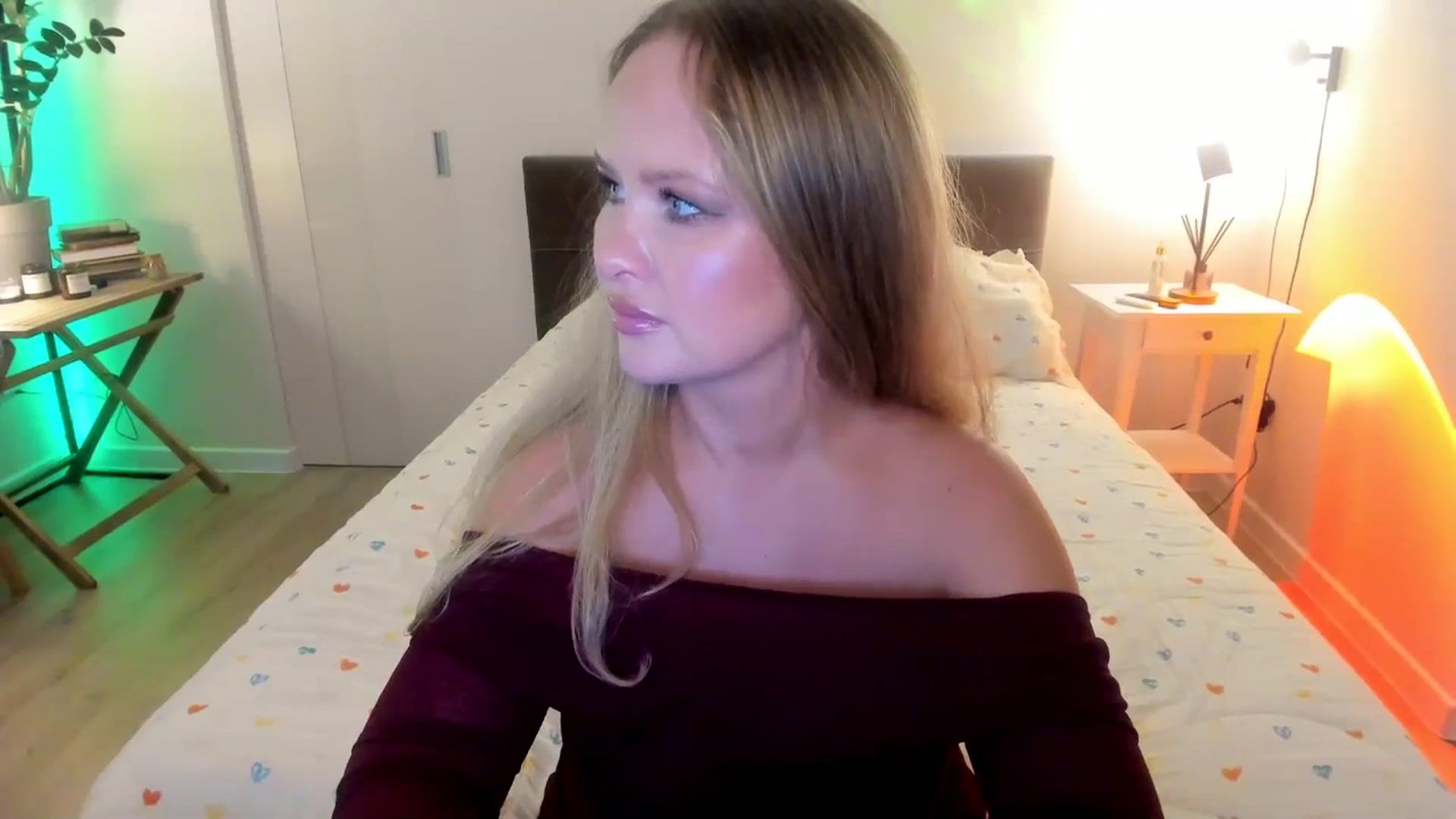 Gallery image thumbnail from F_L_E_U_R's myfreecams stream on, 10/27/2025, 24:48 image 8 of 20