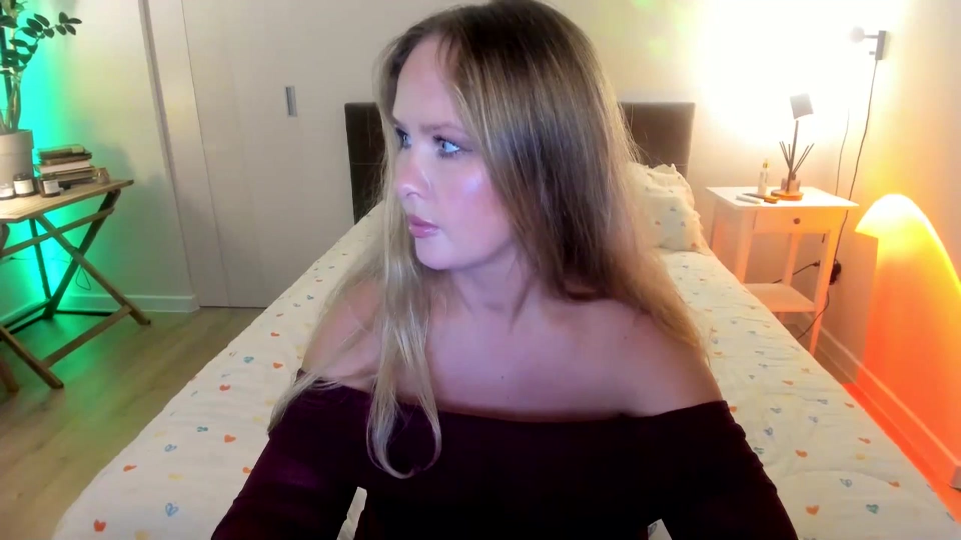 Gallery image thumbnail from F_L_E_U_R's myfreecams stream on, 10/27/2025, 24:48 image 13 of 20