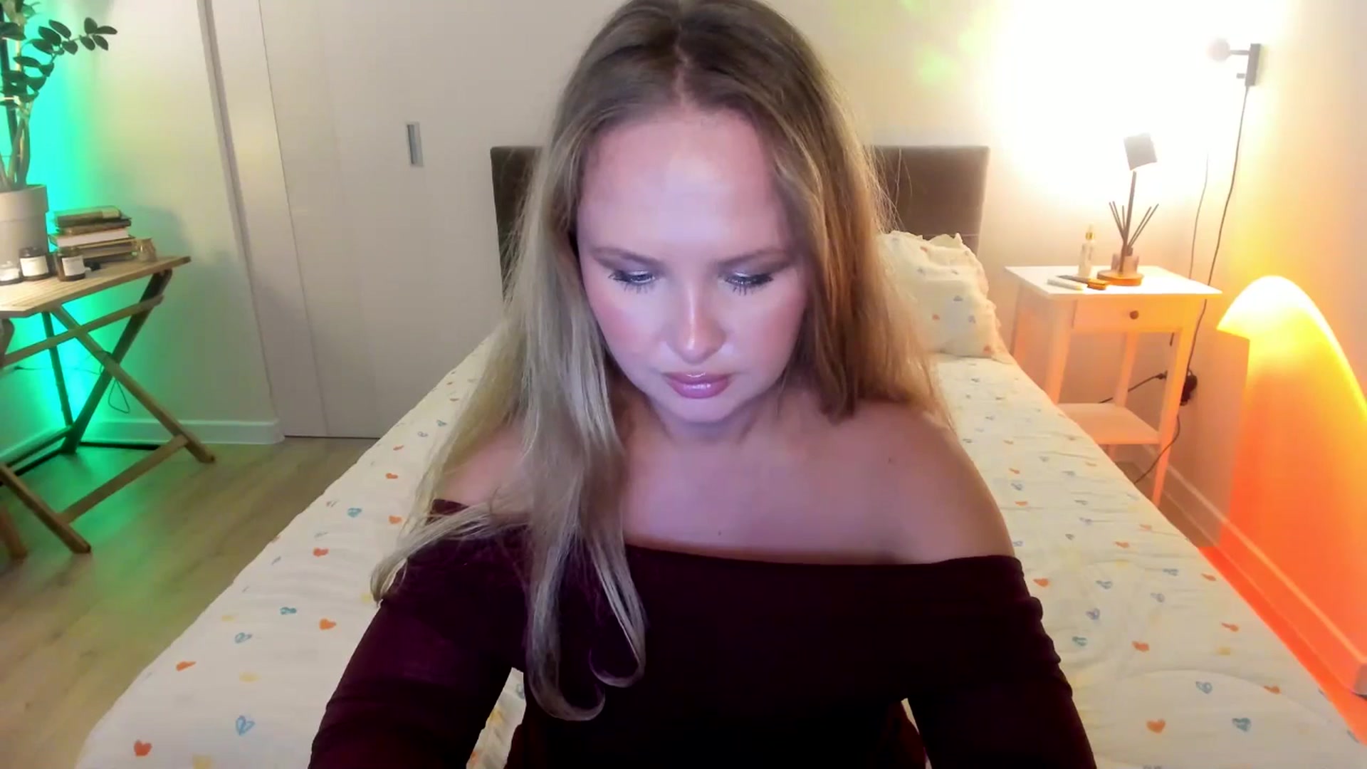 Gallery image thumbnail from F_L_E_U_R's myfreecams stream on, 10/27/2025, 24:48 image 9 of 20