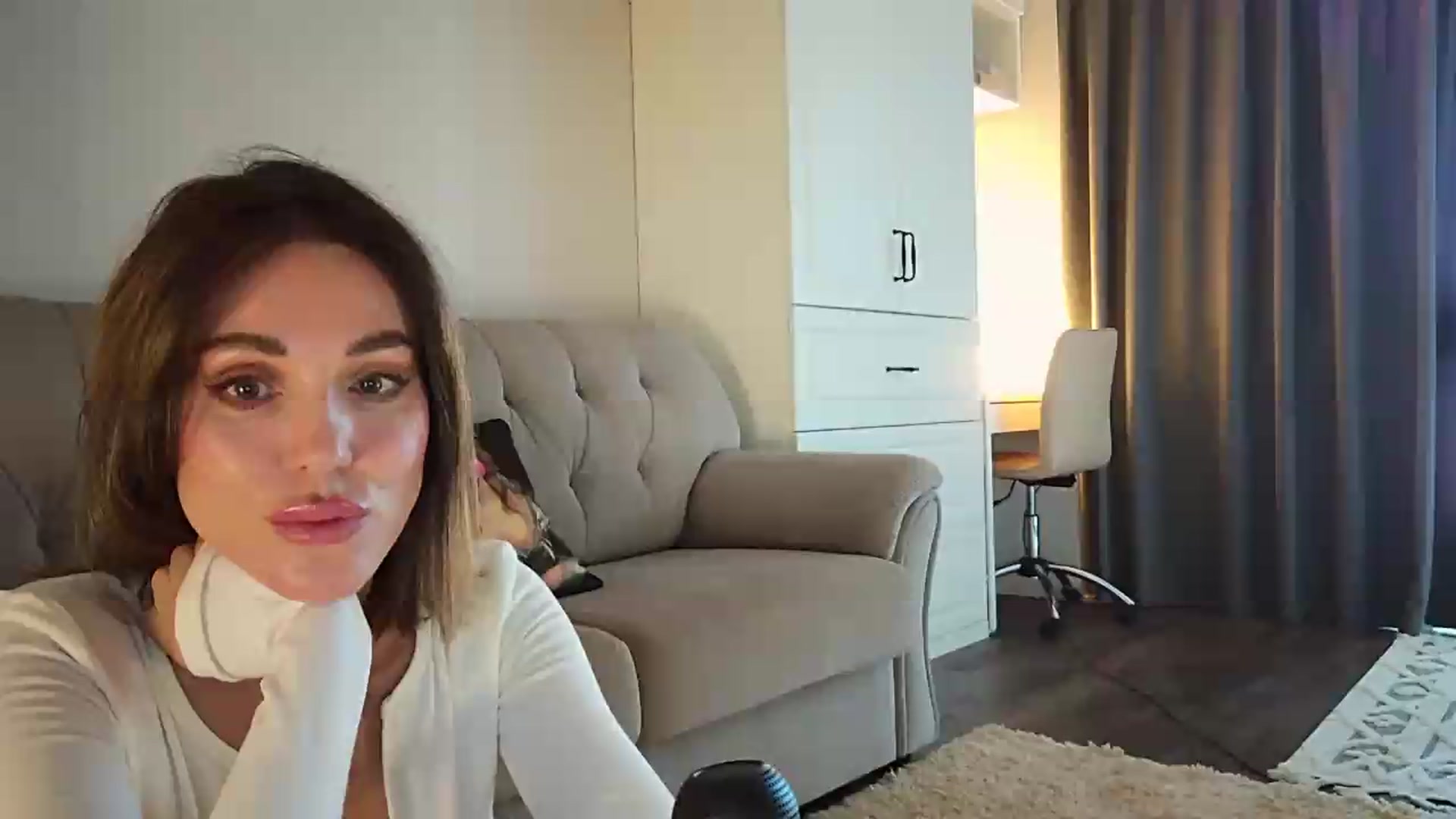Gallery image thumbnail from Fabwine's myfreecams stream on, 09/13/2026, 07:26 image 17 of 20
