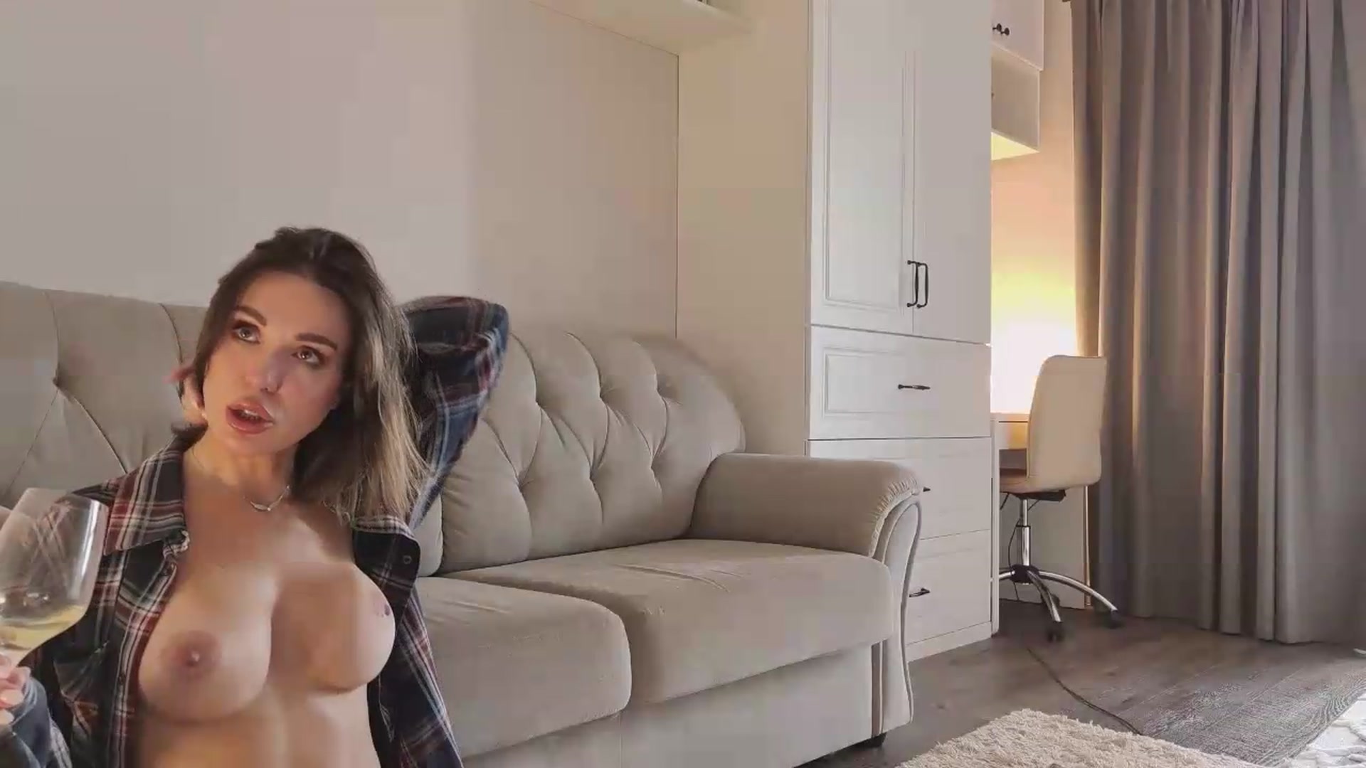Gallery image thumbnail from Fabwine's myfreecams stream on, 09/20/2026, 07:24 image 19 of 20