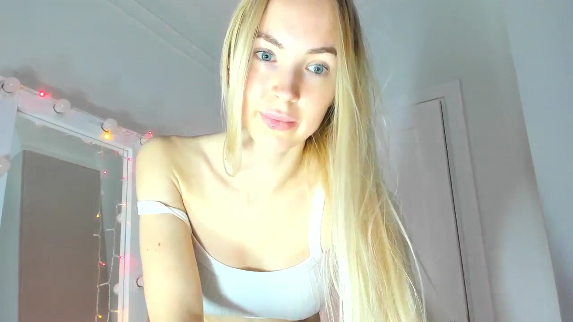 Gallery image thumbnail from FaceBarbie's myfreecams stream on, 12/24/2025, 08:38 image 17 of 20