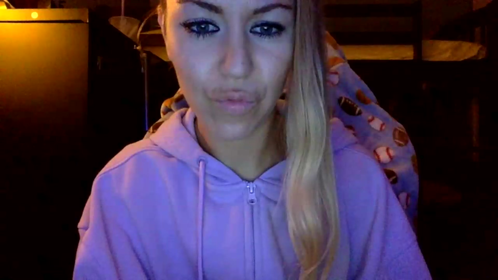 Gallery image thumbnail from FadedJade's myfreecams stream on, 05/27/2026, 10:31 image 19 of 20