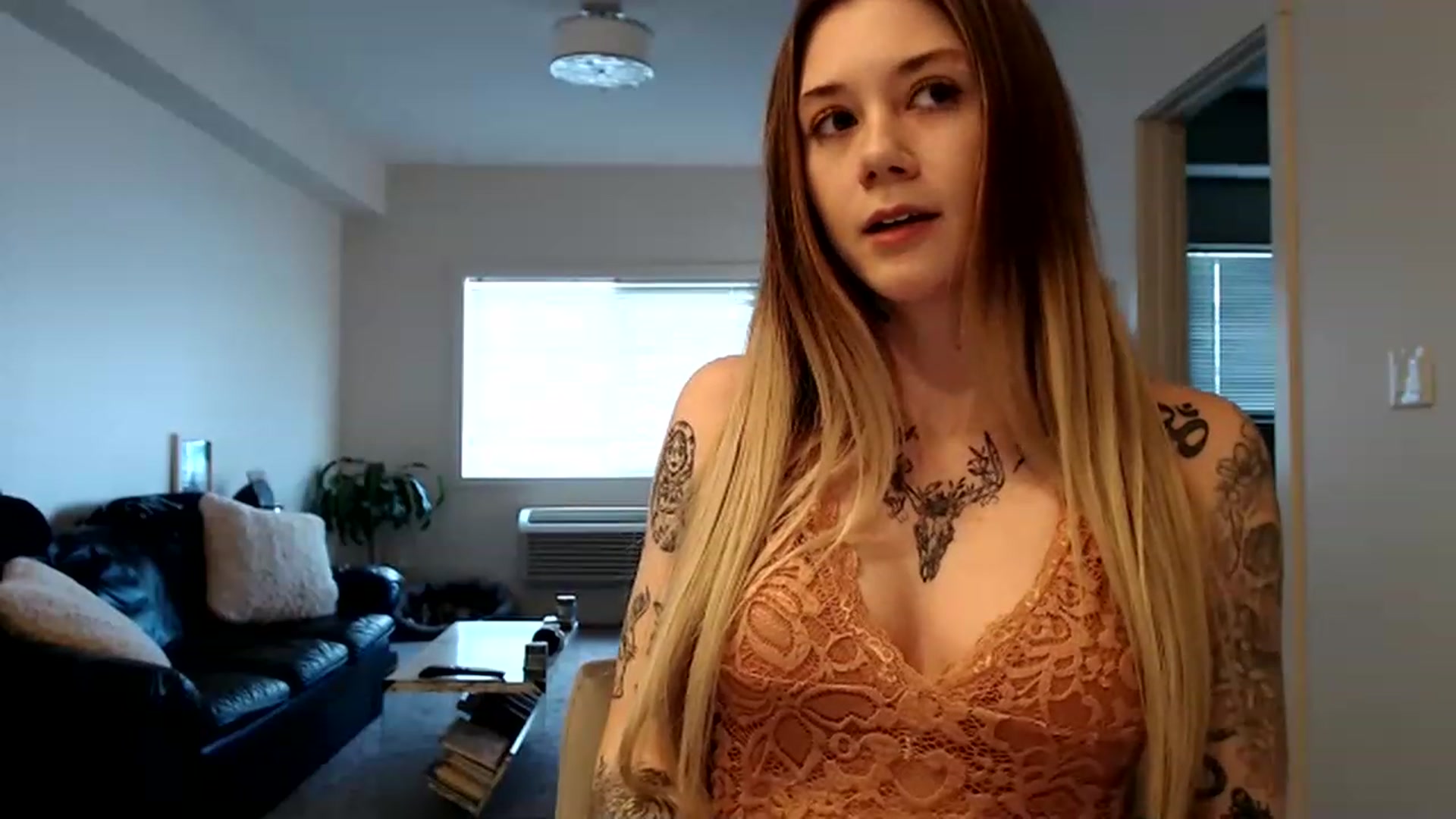 Gallery image thumbnail from Faerrie_'s myfreecams stream on, 04/03/2023, 21:43 image 19 of 20