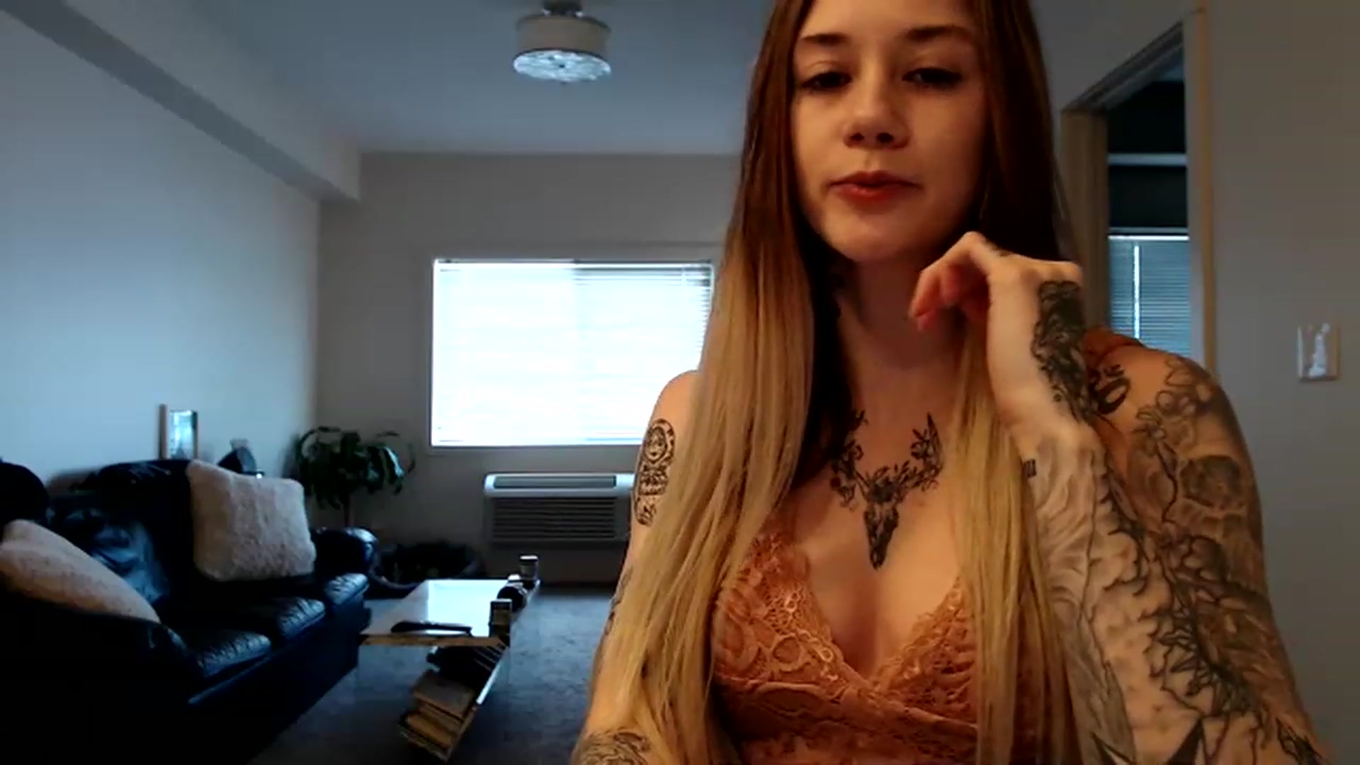 Gallery image thumbnail from Faerrie_'s myfreecams stream on, 04/03/2023, 21:43 image 17 of 20