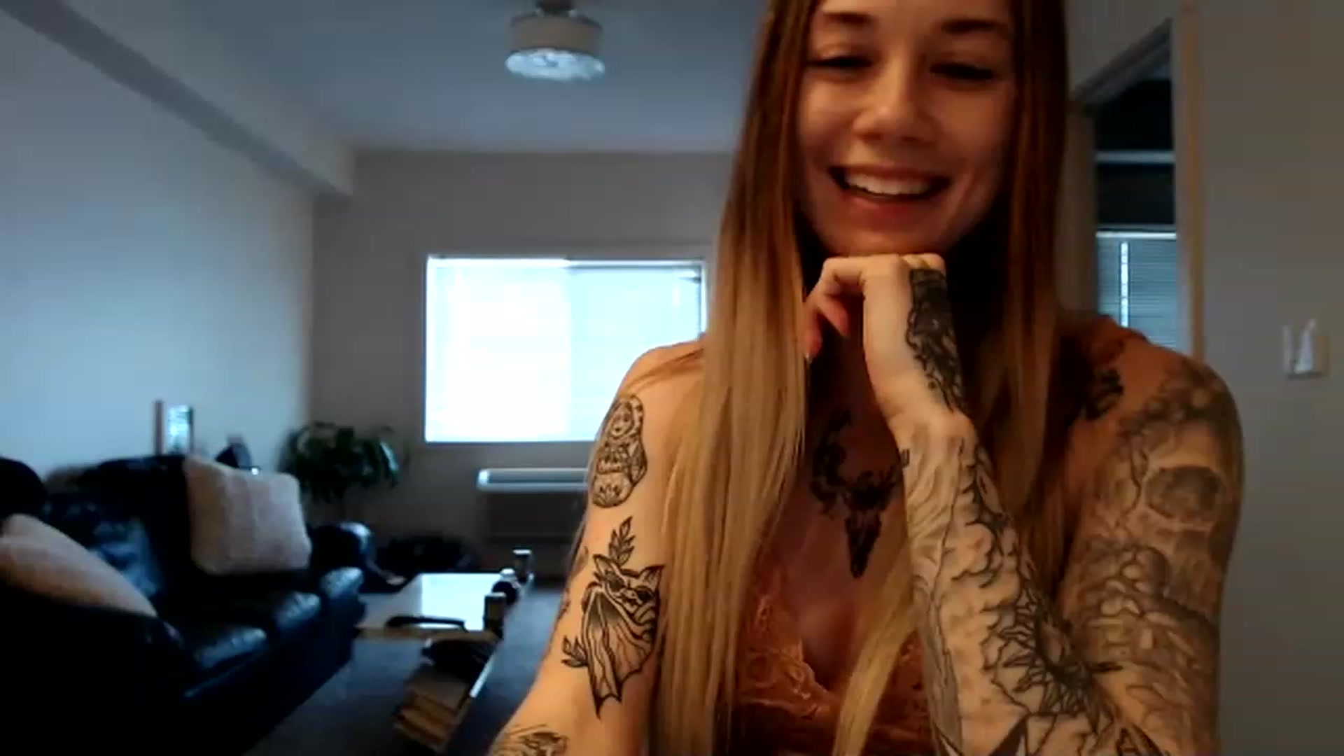 Gallery image thumbnail from Faerrie_'s myfreecams stream on, 04/03/2023, 21:43 image 15 of 20