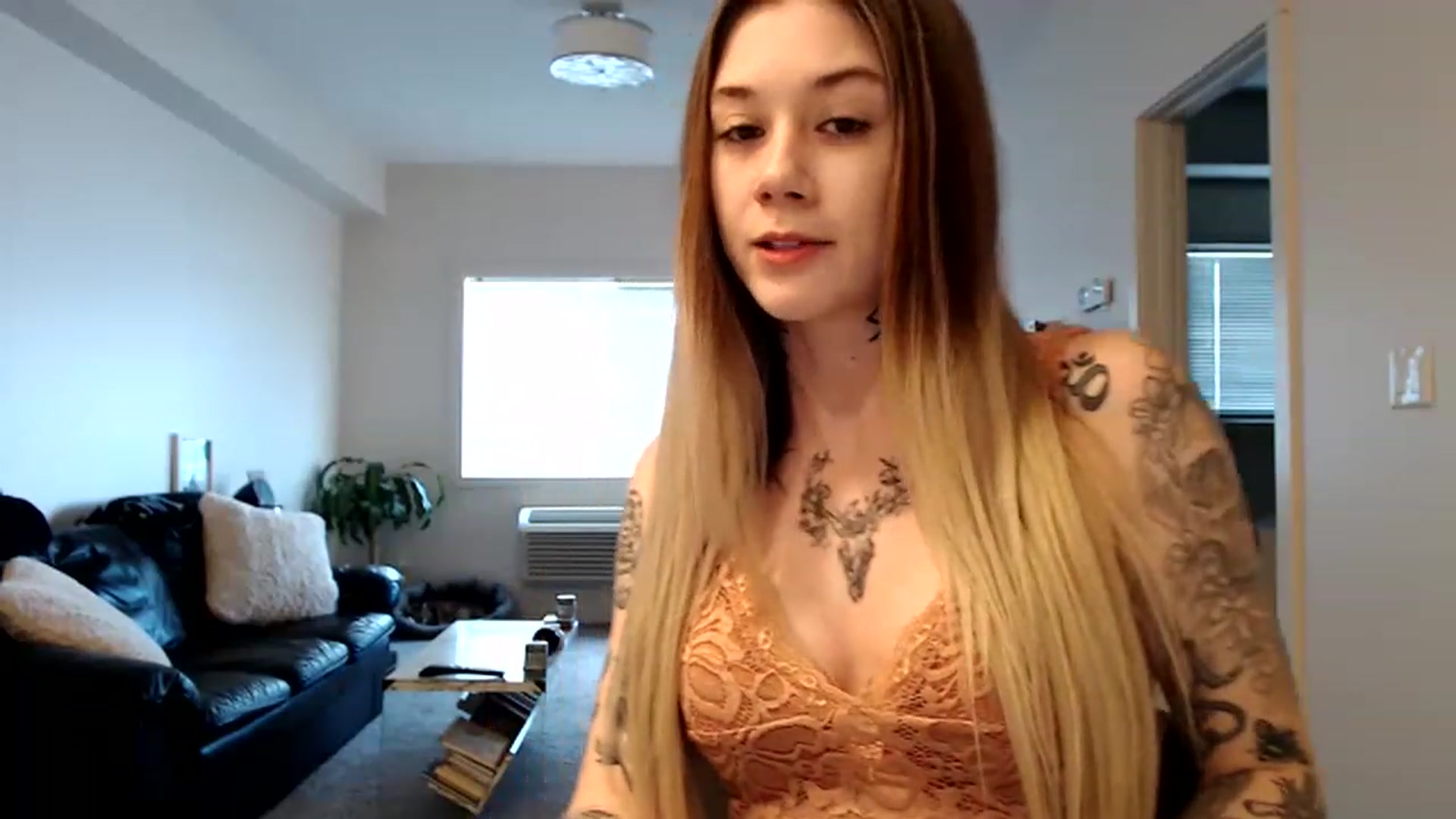 Gallery image thumbnail from Faerrie_'s myfreecams stream on, 04/03/2023, 21:43 image 18 of 20