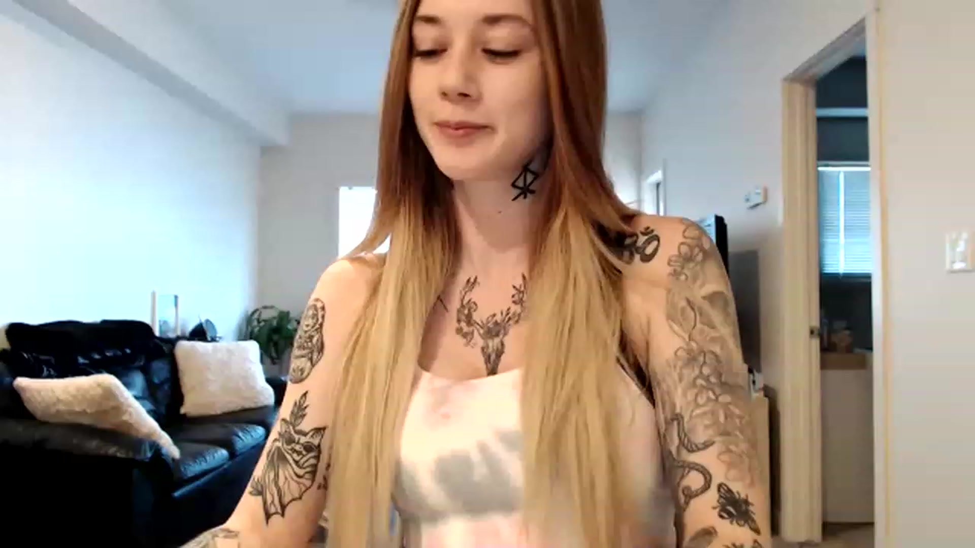 Gallery image thumbnail from Faerrie_'s myfreecams stream on, 04/27/2023, 22:57 image 8 of 20