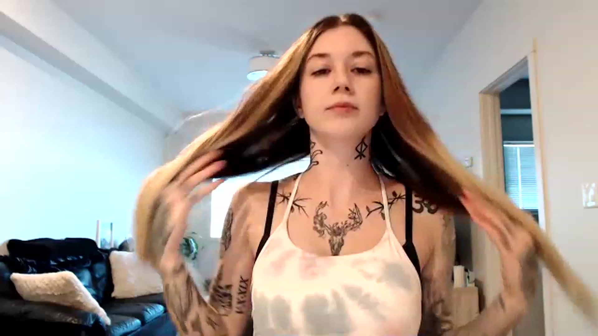 Gallery image thumbnail from Faerrie_'s myfreecams stream on, 04/27/2023, 22:57 image 3 of 20