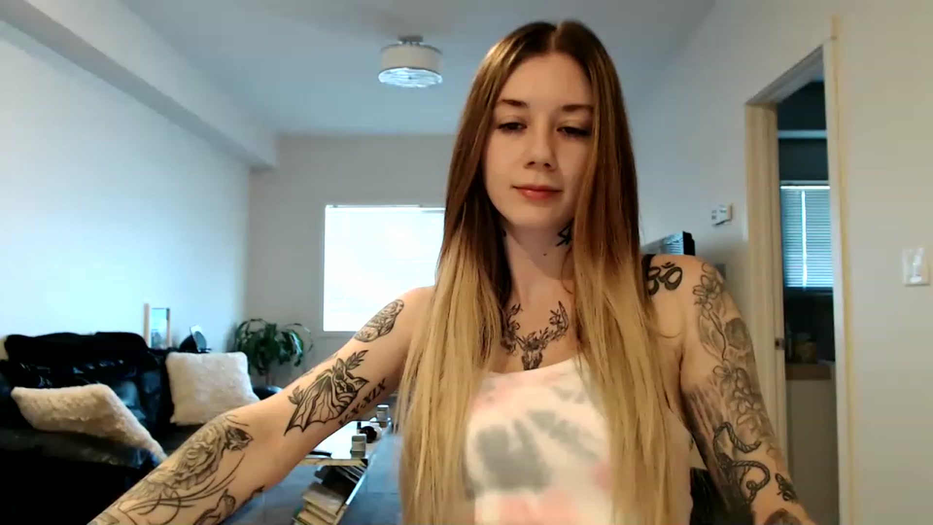 Gallery image thumbnail from Faerrie_'s myfreecams stream on, 04/27/2023, 22:57 image 10 of 20