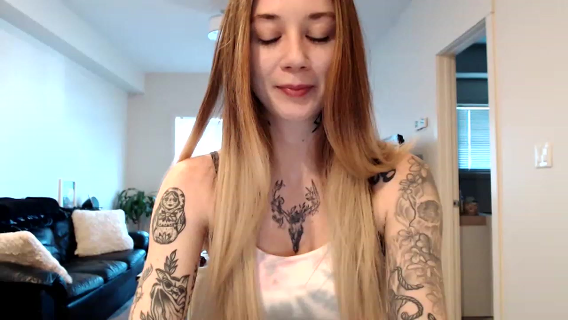 Gallery image thumbnail from Faerrie_'s myfreecams stream on, 04/27/2023, 22:57 image 19 of 20
