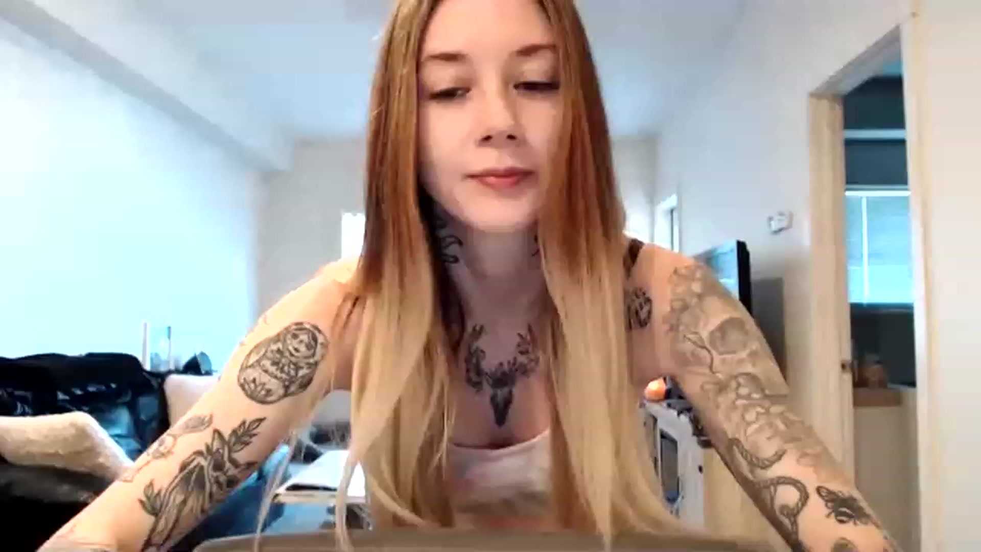 Gallery image thumbnail from Faerrie_'s myfreecams stream on, 04/27/2023, 22:57 image 15 of 20