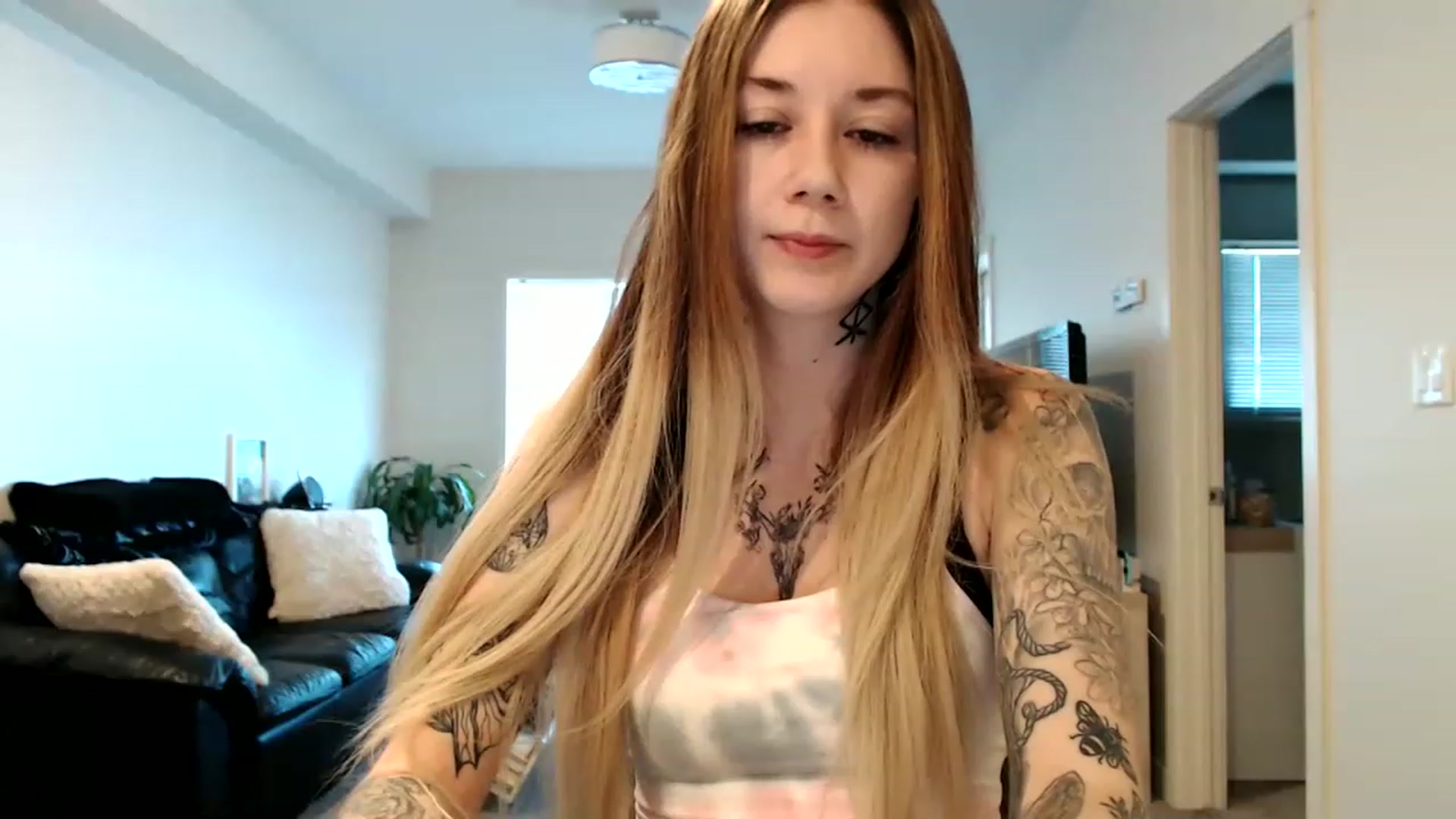 Gallery image thumbnail from Faerrie_'s myfreecams stream on, 04/27/2023, 22:57 image 6 of 20