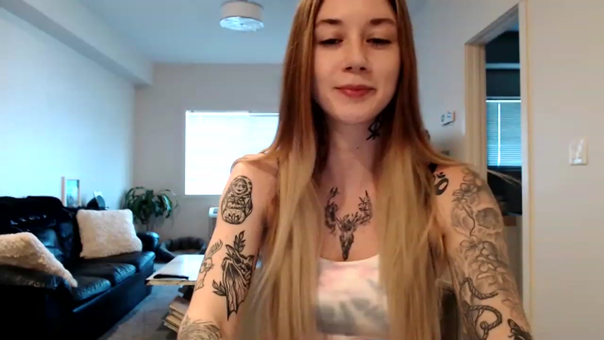 Gallery image thumbnail from Faerrie_'s myfreecams stream on, 04/27/2023, 22:57 image 17 of 20