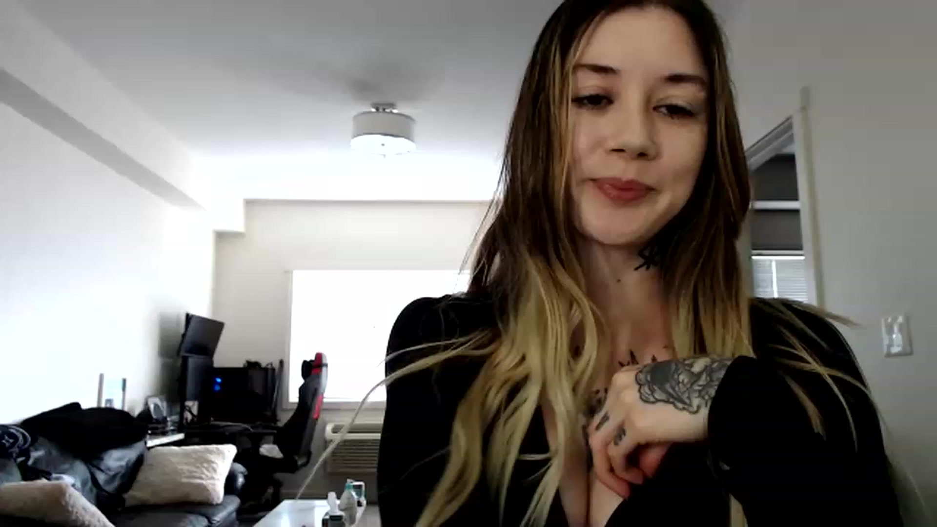 Gallery image thumbnail from Faerrie_'s myfreecams stream on, 05/23/2023, 20:36 image 6 of 20
