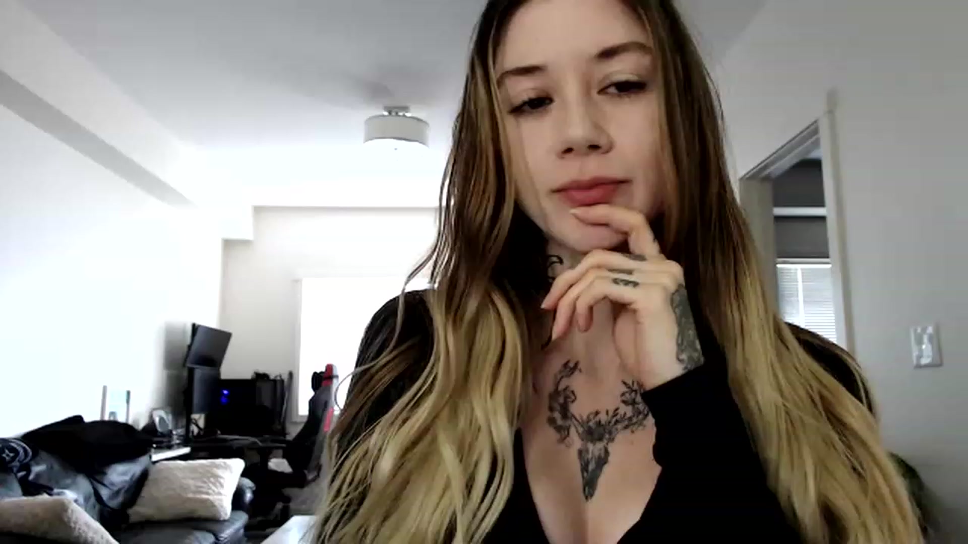 Gallery image thumbnail from Faerrie_'s myfreecams stream on, 05/23/2023, 20:36 image 2 of 20