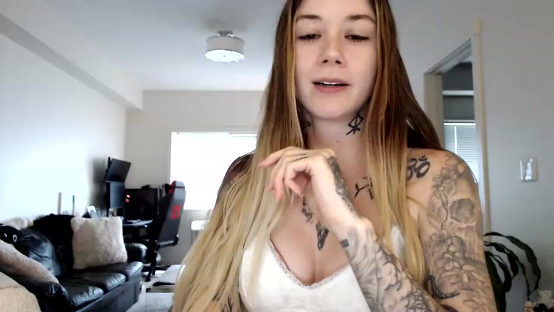 Gallery image thumbnail from Faerrie_'s myfreecams stream on, 06/10/2023, 21:22 image 10 of 20