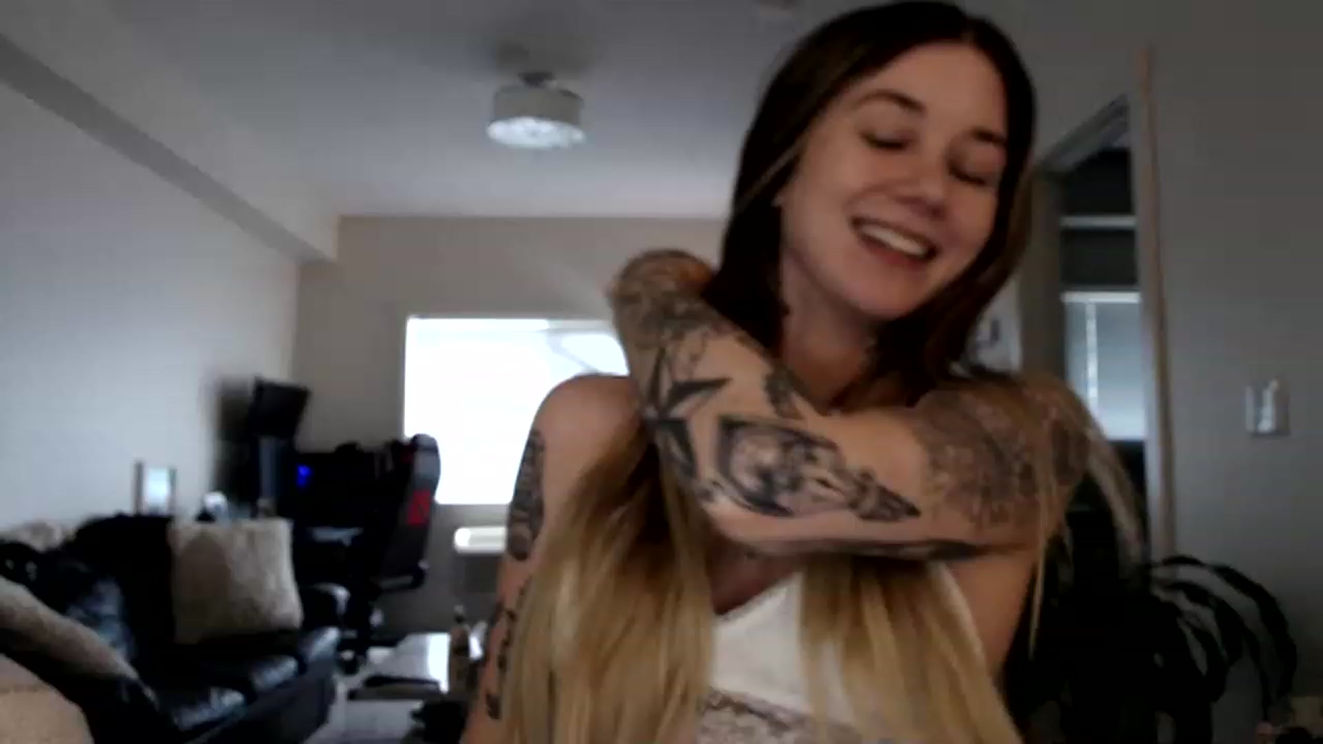 Gallery image thumbnail from Faerrie_'s myfreecams stream on, 06/10/2023, 21:22 image 14 of 20