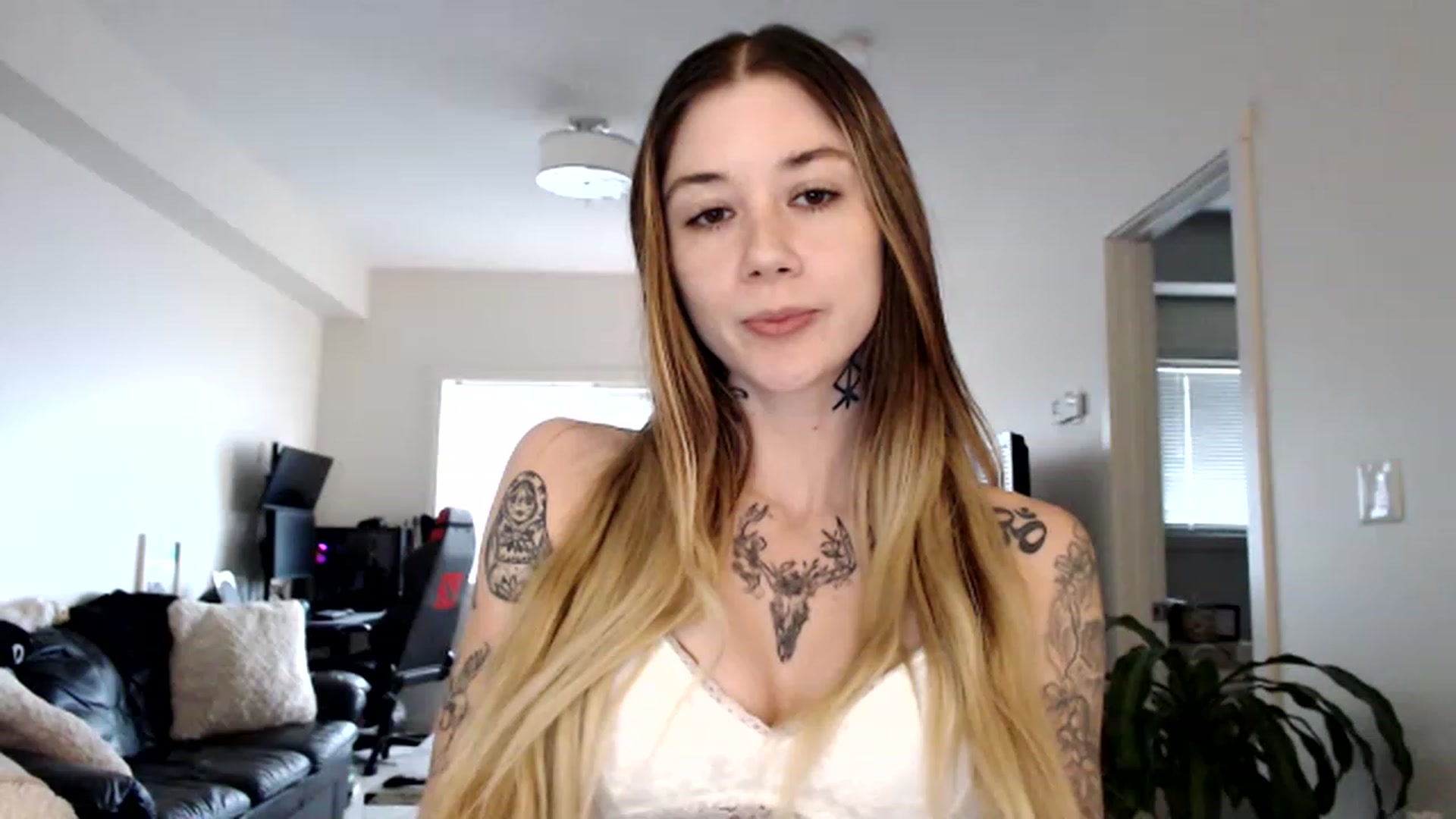 Gallery image thumbnail from Faerrie_'s myfreecams stream on, 06/10/2023, 21:22 image 7 of 20
