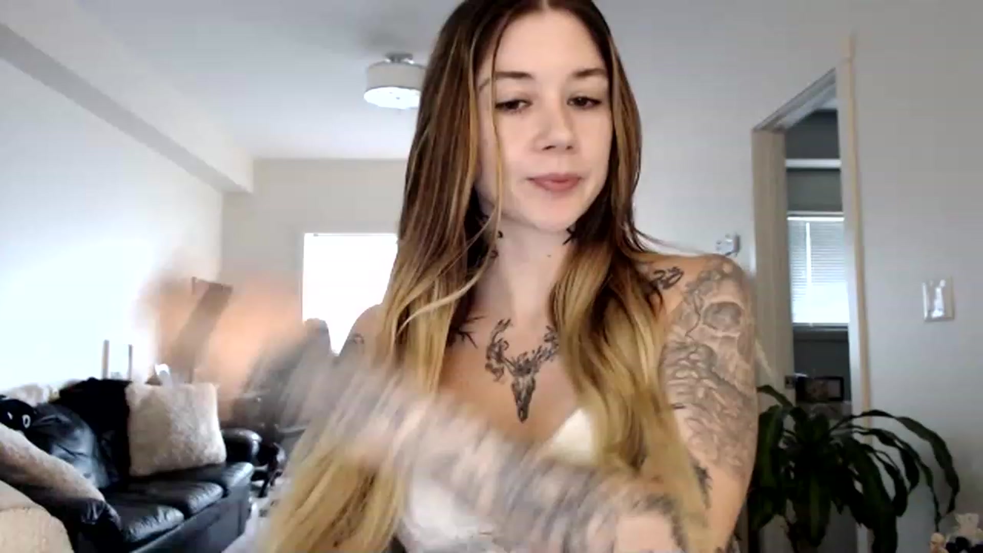 Gallery image thumbnail from Faerrie_'s myfreecams stream on, 06/10/2023, 21:22 image 8 of 20