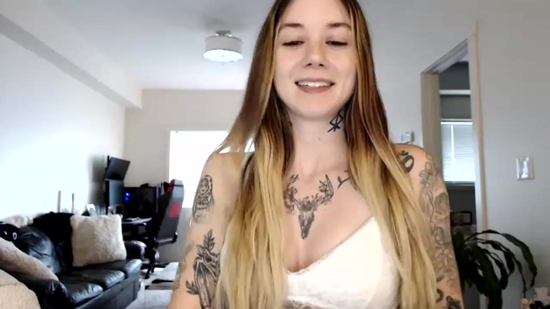 Gallery image thumbnail from Faerrie_'s myfreecams stream on, 06/10/2023, 21:22 image 11 of 20