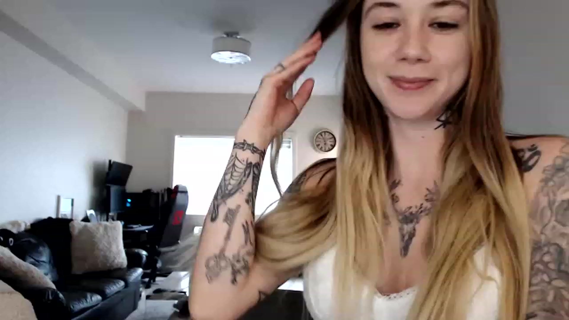 Gallery image thumbnail from Faerrie_'s myfreecams stream on, 06/10/2023, 21:22 image 2 of 20