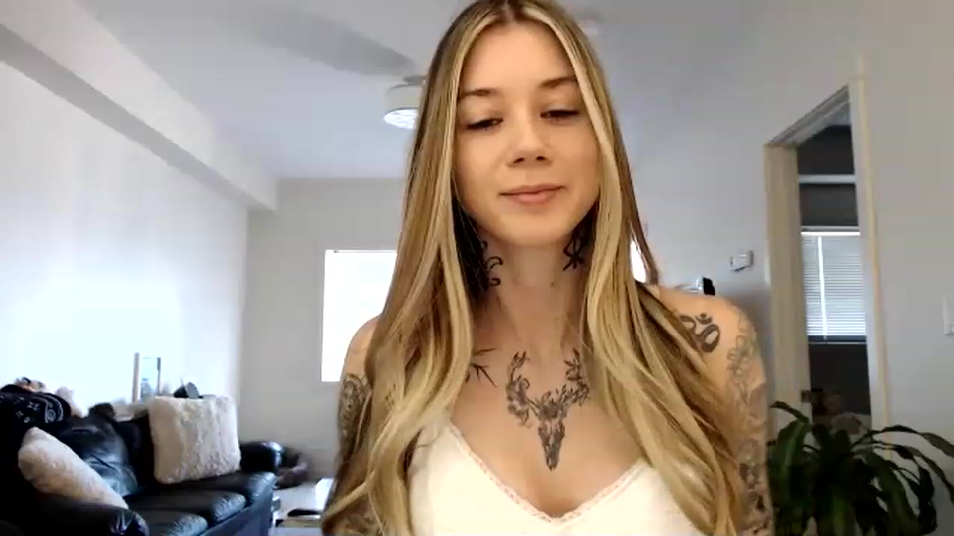 Gallery image thumbnail from Faerrie_'s myfreecams stream on, 07/19/2023, 21:31 image 11 of 20