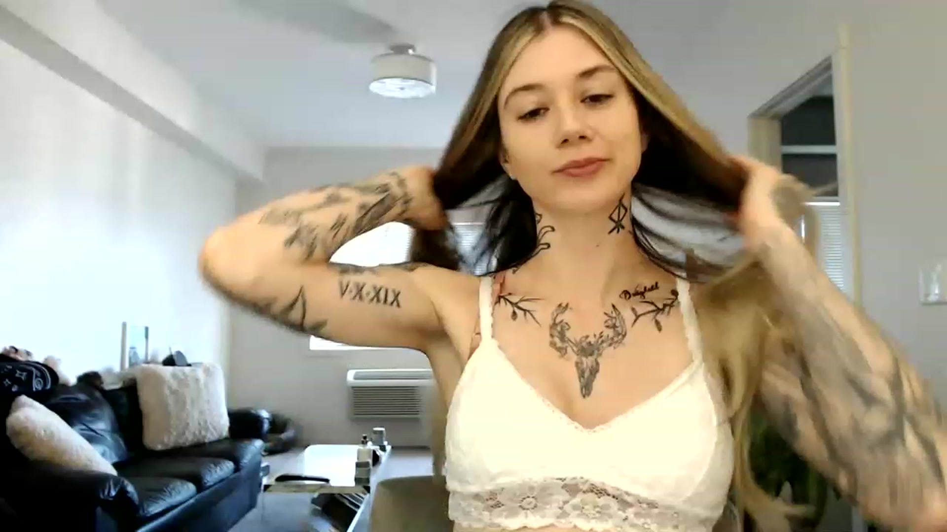 Gallery image thumbnail from Faerrie_'s myfreecams stream on, 07/19/2023, 22:17 image 7 of 20