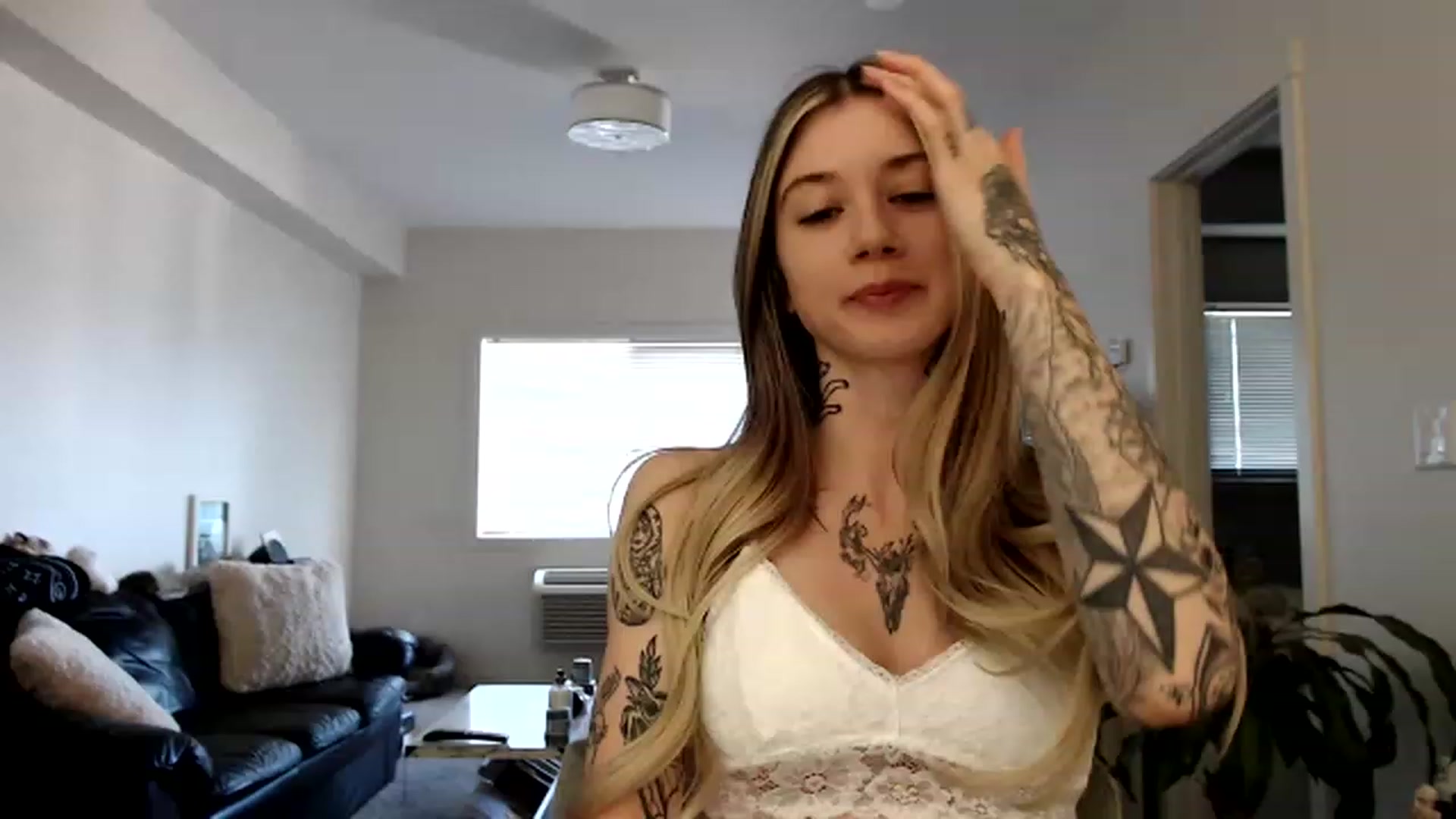 Gallery image thumbnail from Faerrie_'s myfreecams stream on, 07/19/2023, 22:17 image 5 of 20