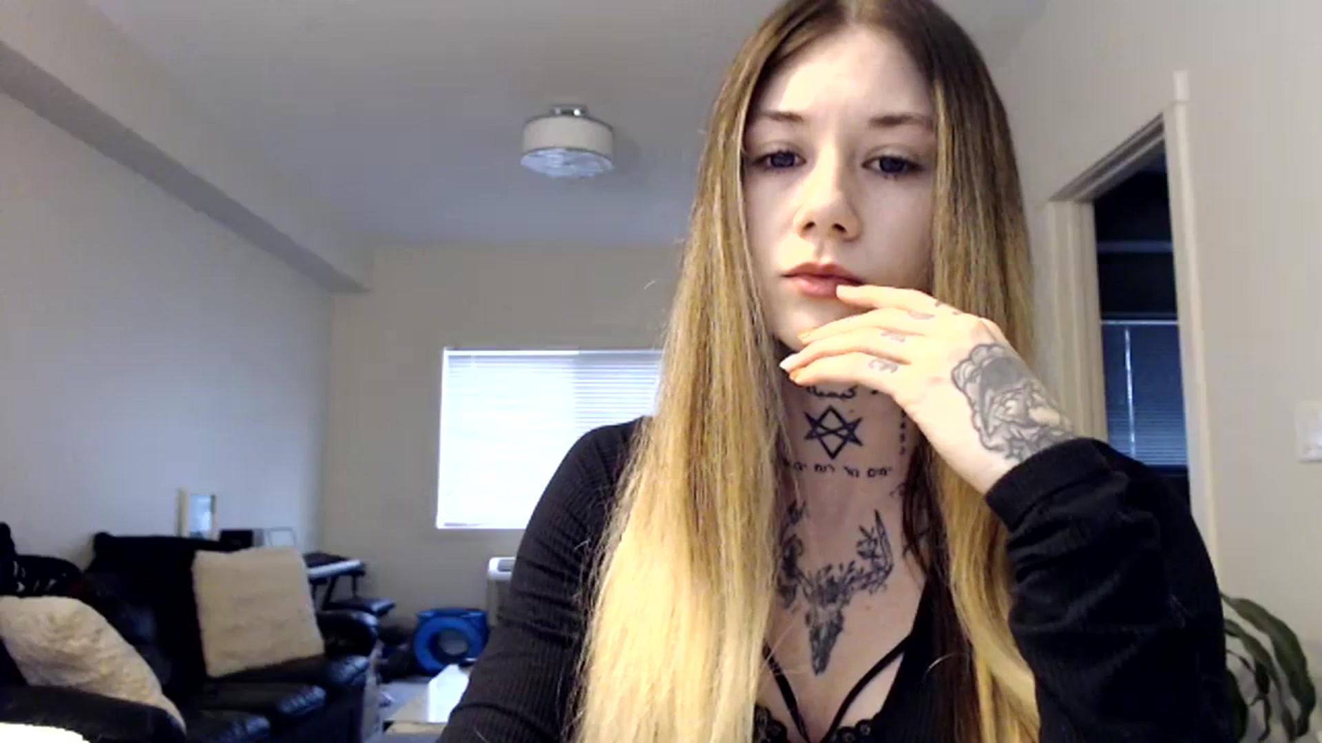 Gallery image thumbnail from Faerrie_'s myfreecams stream on, 12/06/2023, 21:42 image 4 of 20