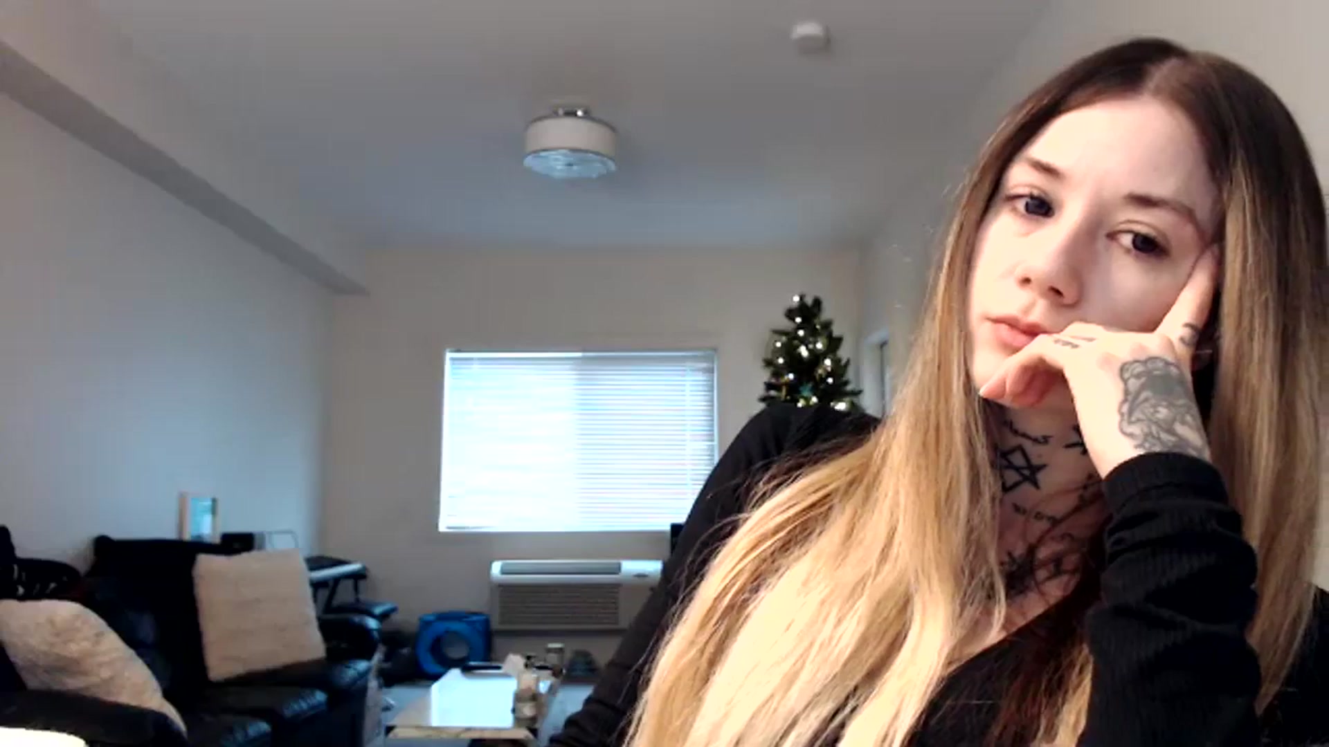 Gallery image thumbnail from Faerrie_'s myfreecams stream on, 12/06/2023, 21:42 image 12 of 20