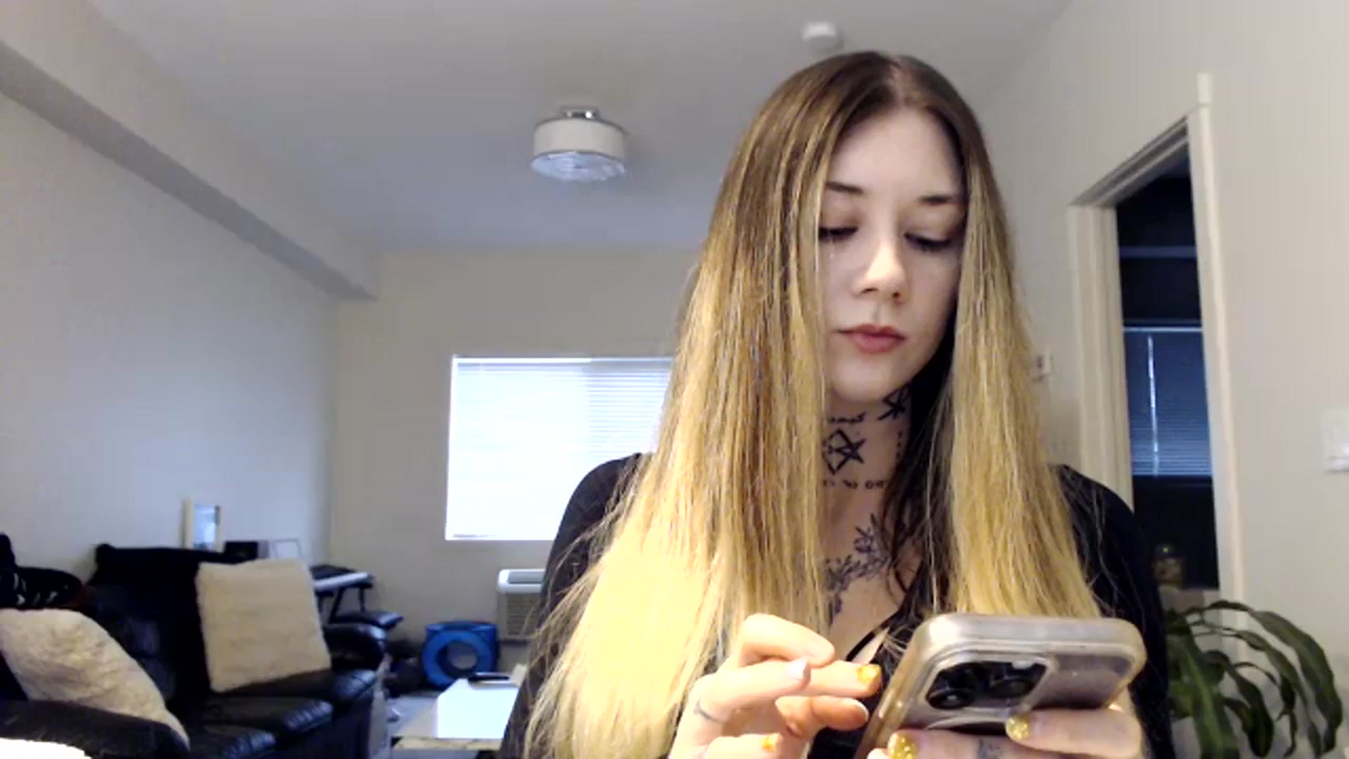 Gallery image thumbnail from Faerrie_'s myfreecams stream on, 12/06/2023, 21:42 image 3 of 20