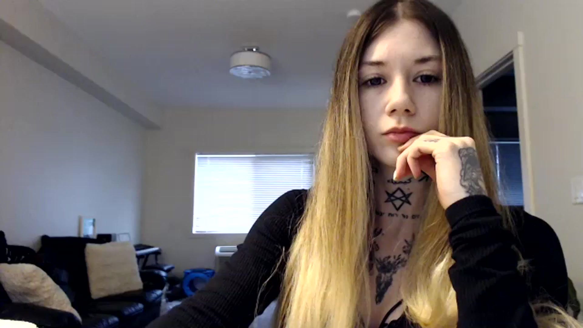 Gallery image thumbnail from Faerrie_'s myfreecams stream on, 12/06/2023, 21:42 image 11 of 20