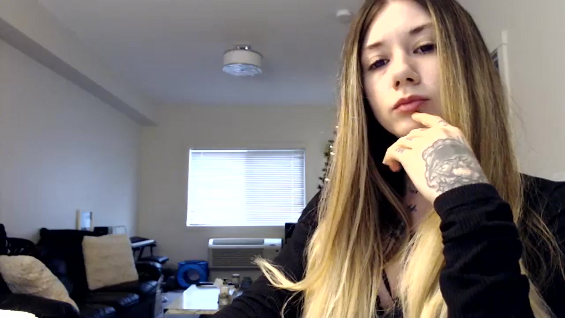 Gallery image thumbnail from Faerrie_'s myfreecams stream on, 12/06/2023, 21:42 image 9 of 20